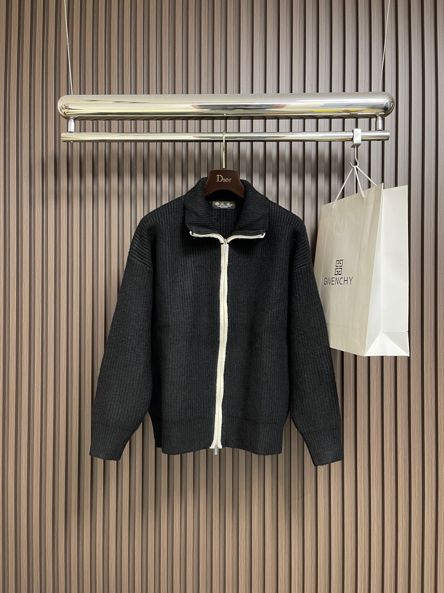 🛒🛒lP🆕 LoroPiana 2025ss秋冬新品翻领针织毛衣外套，美式穿搭经典设计 基础色随意搭配都