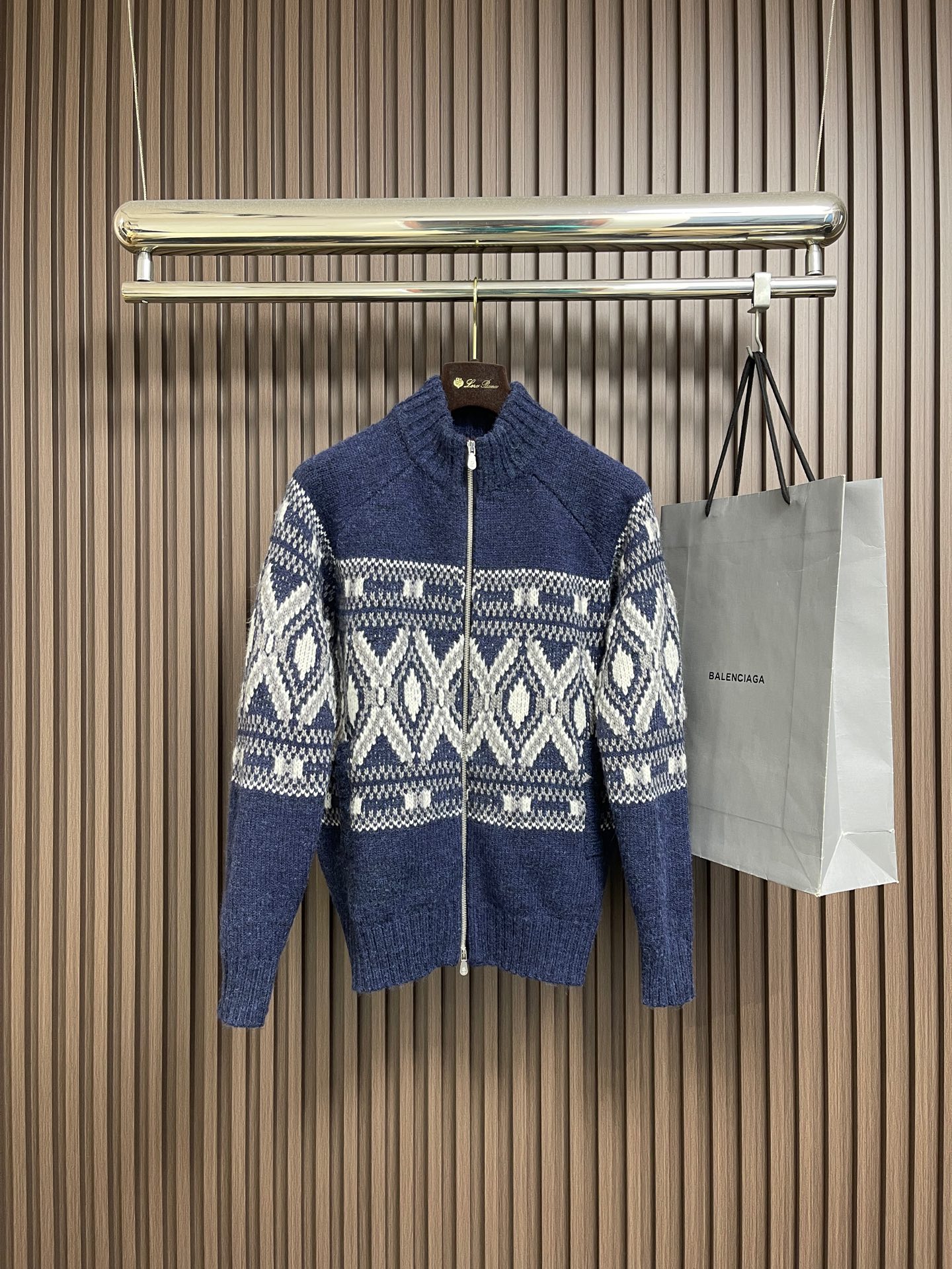 NO:624477,BC Brunello Cucineli Brunello. Cucinelli 2025SS new autumn and winter men's casual zipper sweater, cardigan geometric jacquard long-sleeved sweater, customer-supplied fabrics, super soft and delicate to the touch, skin-friendly and comfortable to wear, the upper body is exquisitely made by the factory, a must-have item for men. Sizes 48-54,, brunello cucinelli, sweaters, alexander wang19860909BC Brunello Cucineli 布鲁内洛．库奇內利 2025SS秋冬新款男士休闲拉链毛衣 开衫几何提花长袖针织衫 客供面料 手感超柔软细腻 穿着亲肤舒适 代工厂精细做上身非常赞 男士必备单品.尺码48-54,,brunello cucinelli,sweaters,alexander wang,Men's clothing