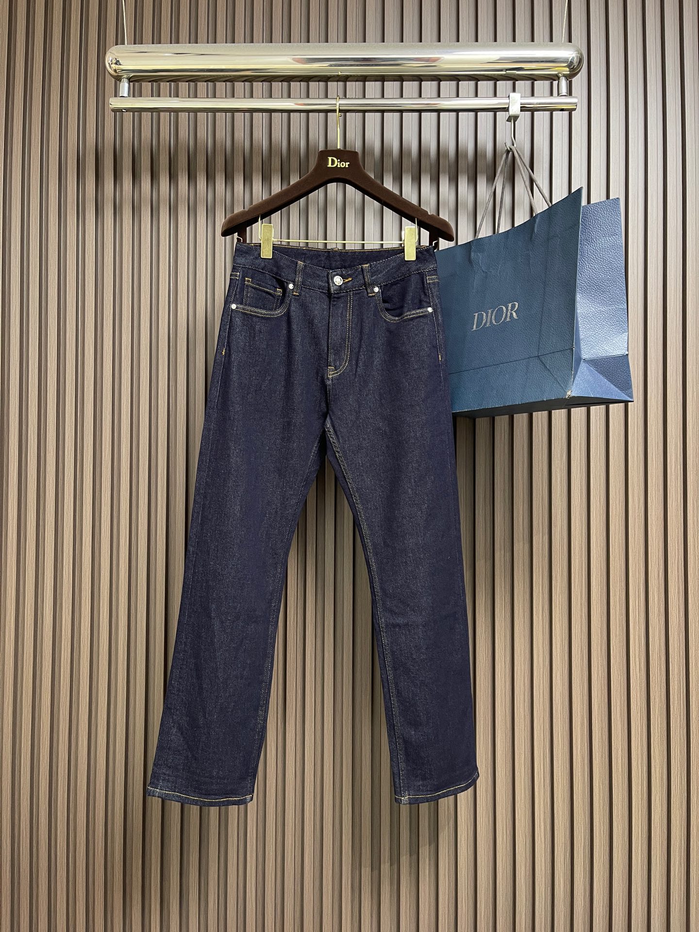 NO:627567,Prada triangle logo jeans, customized replica, customer-supplied hardware and accessories, original quality, imported denim fabrics, heavily washed, fine workmanship, and excellent upper body!  Preferred items. Sizes 29-36, no 35, prada, jeans, alexander wang19860909Prada 三角标识牛仔裤 定制复刻 客供五金辅料 原单品质 进口牛仔面料重工洗水 做工走线精细 上身绝佳！优选单品.尺码29-36 无35,,prada,jeans,alexander wang,Men's clothing