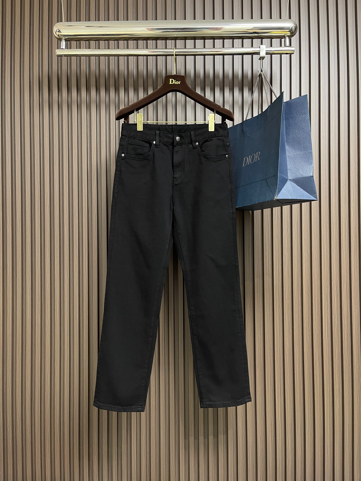 NO:627559,Burberry 2026fw new early spring men's jeans, original hardware, accessories, wash marks, imported denim denim cotton fabric, cowhide brand logo leather tag, spun on traditional looms, creating excellent texture and comfortable wearing, perfect fit and slim tailoring, invincible versatile product, exquisite craftsmanship, perfect appearance. Sizes 29-36 No 35,, burberry, jeans, cowhide, alexander wang19860909Burberry 2026fw 新款早春男士牛仔裤,原版五金、辅料、洗水标,进口丹宁牛仔棉布料,牛皮品牌logo皮牌,经由传统织布机纺就而成,缔造出极具出色的质感与舒适穿着感,完美合体修身剪裁,无敌百搭神品,工艺精湛考究,品相完美.尺码29-36 无35,,burberry,jeans,cowhide,alexander wang,Men's clothing