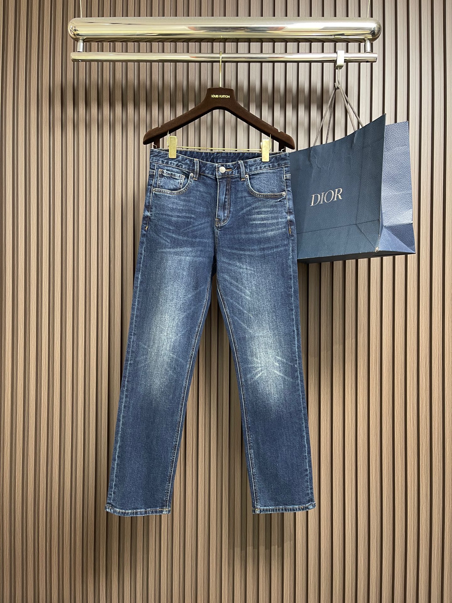 NO:624478,BOSS 2025SS autumn and winter new brand logo jeans, original customized replica, customer-supplied hardware accessories, original quality, imported denim fabrics, heavy industrial washing, fine workmanship and routing, excellent upper body!  Preferred items. Sizes 29-36, no 35, jeans, alexander wang19860909BOSS 2025SS秋冬新款品牌标识牛仔裤 原版定制复刻 客供五金辅料 原单品质 进口牛仔面料重工洗水 做工走线精细 上身绝佳！优选单品.尺码29-36 无35,,jeans,alexander wang,Men's clothing