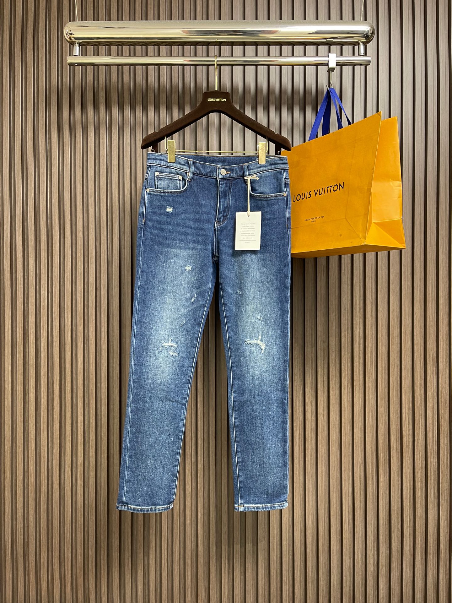 NO:644168,Arcteryx 2026SS early spring new heavy-duty washed jeans, sharing taste and value!  The upper body is very comfortable to wear.  Low-key yet luxurious.  It looks very classy when worn out!  Customized stretch denim fabric, classic original leather brand decoration, perfect small straight fit.  The upper body is exquisite and vivid.  Outstanding quality!  Don't pick people. Sizes 30-38 No 35 37,arc'teryx,jeans,alexander wang19860909Arcteryx 始祖鸟2026SS早春新品重工水洗牛仔裤,品味与价值共享！上身穿着非常舒适．低调不失奢华．穿出去非常有档次！定制弹力牛仔面料,经典原版皮牌装饰,完美小直筒版型．上身精致跃然．品质卓然！不挑人.尺码30-38 无35 37,arc'teryx,jeans,alexander wang,Men's clothing