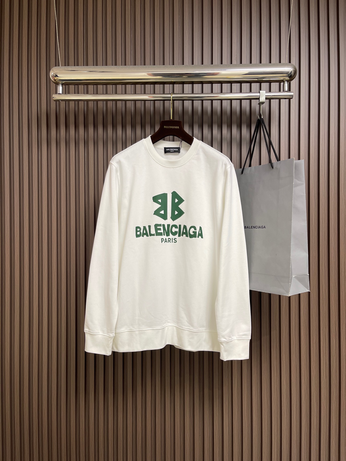 NO:649123,Balenciaga 2026ss early spring new digitally painted printed round-neck sweatshirt, top-quality printed imported fabrics, imported fabrics, and imported silk threads with first-class feel!  Same style for men and women. Sizes M-XXL M size Length 69 shoulder width 48 bust 112 sleeve length 64 L size dress length 71 shoulder width 49 bust 116 sleeve length 65.5 XL size dress length 73 shoulder width 51 bust 120 sleeve length 67 XXL size dress length 75  Shoulder width 52, bust 124, sleeve length 68.5, balenciaga, hoodie, sweatshirts, alexander wang19860909Balenciaga 2026ss早春新款数码彩绘印花圆领卫衣,顶级工艺印花进口面料,采用进口面料,进口丝线手感一流！男女同款.尺码M-XXL M码 衣长69肩宽48胸围112袖长64 L码衣长71 肩宽49胸围116袖长65.5 XL码 衣长73 肩宽51胸围120袖长67 XXL码 衣长75 肩宽52胸围124袖长68.5,,balenciaga,hoodie,sweatshirts,alexander wang,Men's clothing