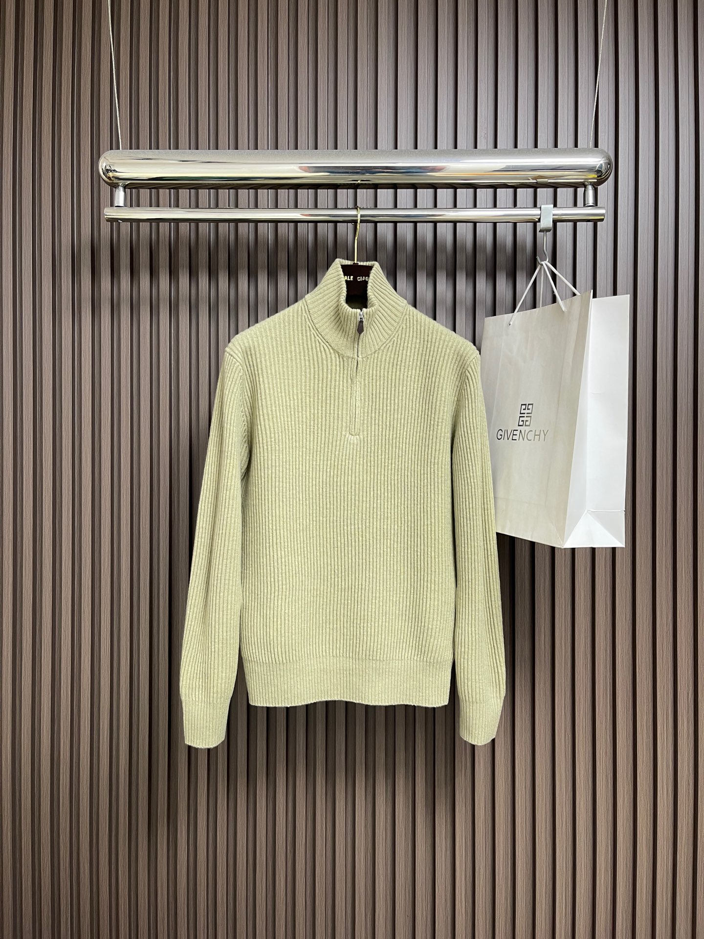 NO:644140,LP Loropiana 2026fw three-dimensional jacquard wool knitted zipper sweater. The wool is knitted with 7-needle imported machines and made with wool-content yarns. The new season's main focus is no matter the color and the craftsmanship. It is quite amazing. The high-tech imported sweater fabrics are excellent for skin-friendliness and the details are perfect and impeccable. Sizes 48-54, loro piana, loro piana, sweaters, alexander wang19860909LP Loropiana 2026fw立体提花羊毛针织拉链毛衣,毛料采用7针进口机编织制造采用羊毛含量纱线纱线定染 新一季主打的无论颜色,工艺,颇为惊艳,高工艺做客供进口毛衣面料,亲肤性绝佳,细节极致完美无可挑剔.尺码48-54,,loro piana,loro piana,sweaters,alexander wang,Men's clothing