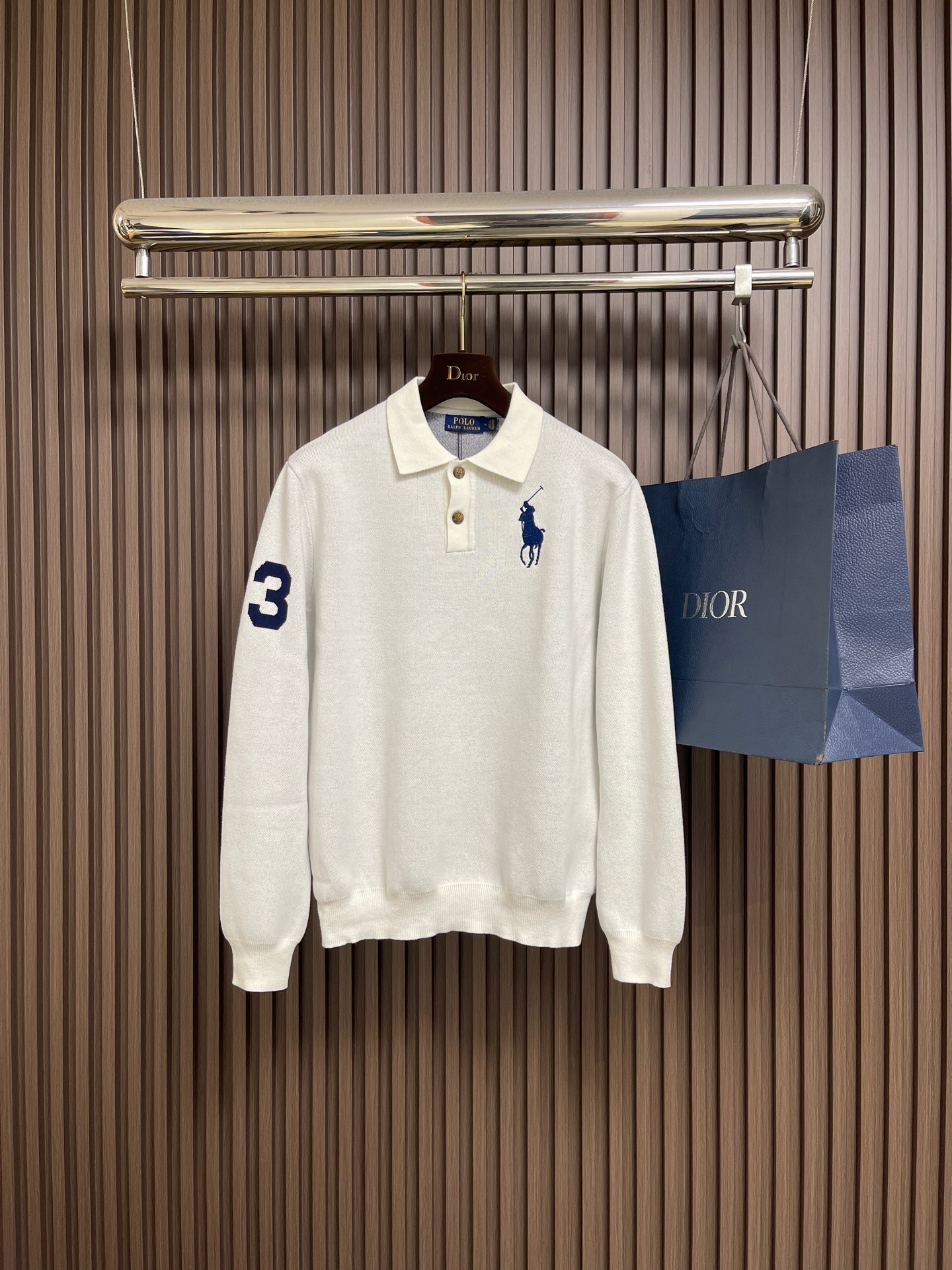 NO:654204,Ralph Lauren classic four-season basic three-dimensional Malaysian LOGO - No. 3 armband solid color long-sleeved POLO, the original version is 220g heavy double-sided piqué cotton, three-dimensional Malaysian embroidery, pearlescent buttons on white background, professional placket processing, Rah Lauren classic Malaysian logo | Unlock the British retro sports style. Use 220g heavy double-sided piqué cotton to create a tall silhouette. The iconic Malaysian embroidery logo interprets American origin. Solid colors can easily control formal and casual scenes. Sizes S-XL, loro piana, alexander wang19860909Ralph Lauren拉夫 经典四季基础款立体大马LOGO-3號臂章纯色长袖POLO,原版一致220克重磅双面珠地棉,立体大马刺绣 白底珠光纽扣,门襟专业处理,Rah Lauren经典大马标|解锁英伦复古运动风 采用220g重磅双面珠地棉打造挺拔廓形标志性大马刺绣徽标诠释美式血统 净色系轻松驾驭正式与休闲场景.尺码S-XL,,loro piana,alexander wang,Men's clothing