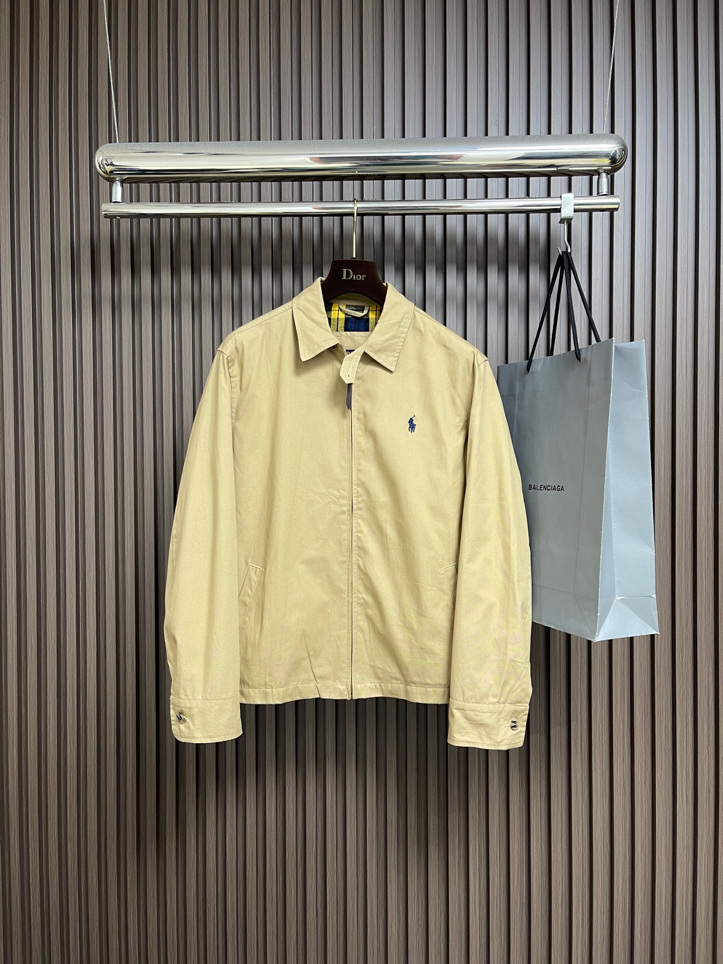 NO:654216,RALPH LAUREN Classic pony executive jacket, original twill cotton fabric with inner plaid fabric, customized hardware accessories, fine workmanship inside and outside to maintain the original details, simple version, old money style, casual matching. Sizes S-XL,,loro piana,jackets & coats,jackets & coats,alexander wang19860909RALPH LAUREN 拉夫经典小马行政夹克外套,原版斜纹棉质面料搭配内里格纹布,订制五金辅料,内外做工精细保持原版细节,简约版型老钱风格随意搭配.尺码S-XL,,loro piana,jackets & coats,jackets & coats,alexander wang,Men's clothing