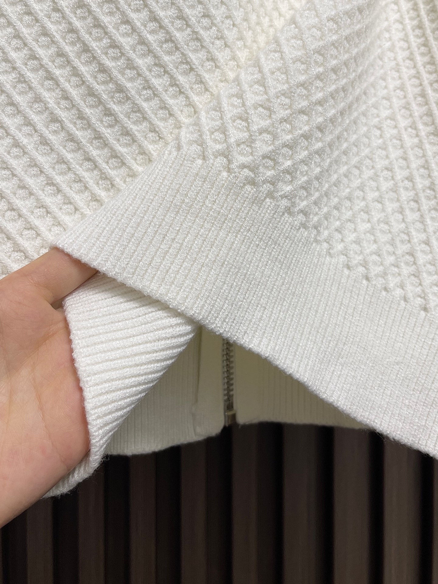 🛒🛒Dior 2025SS秋冬新款男士羊毛针织拉链开衫，上身绅士范十足。整件毛衣不单纹理工艺精美，走线更