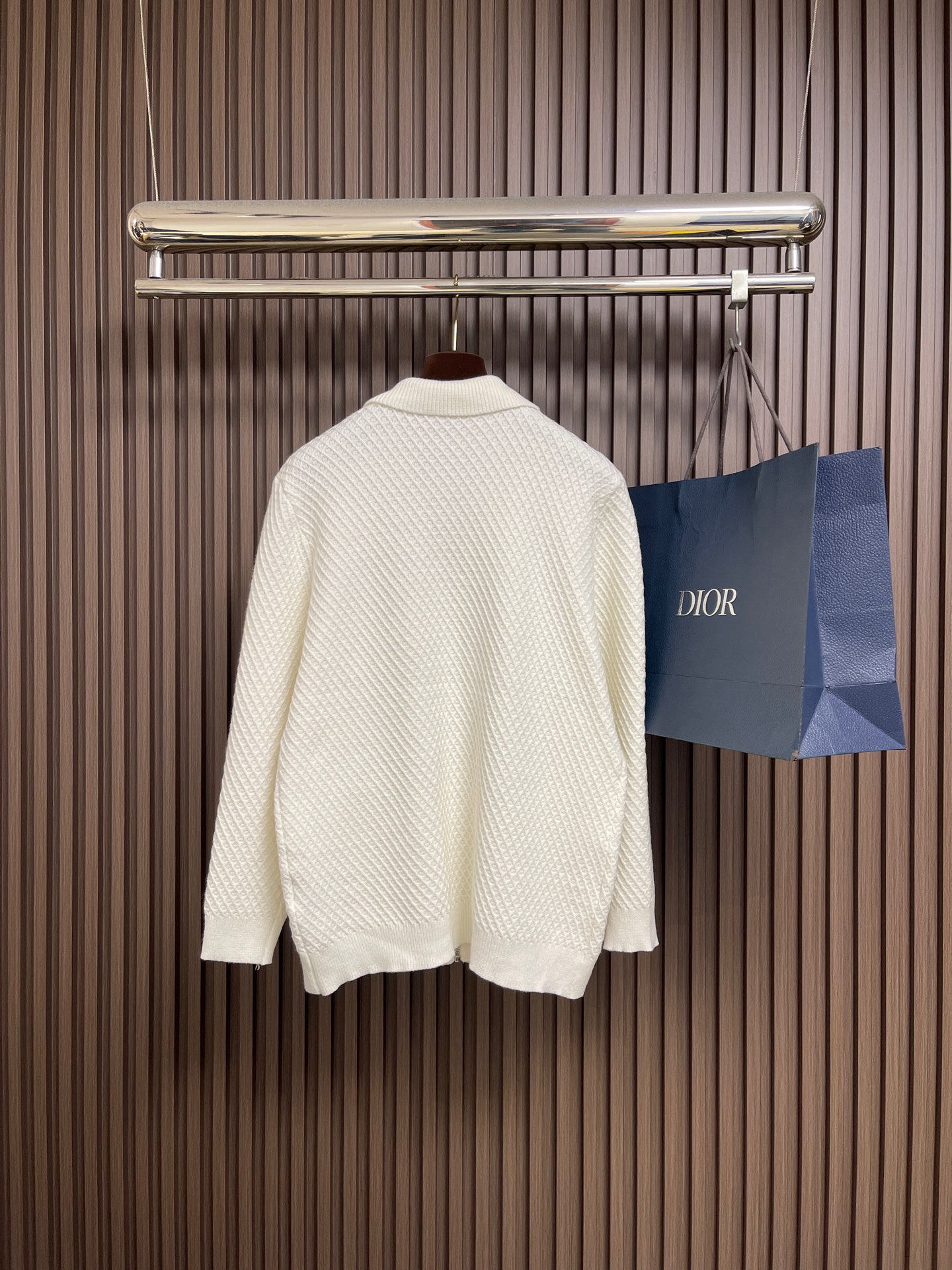 🛒🛒Dior 2025SS秋冬新款男士羊毛针织拉链开衫，上身绅士范十足。整件毛衣不单纹理工艺精美，走线更