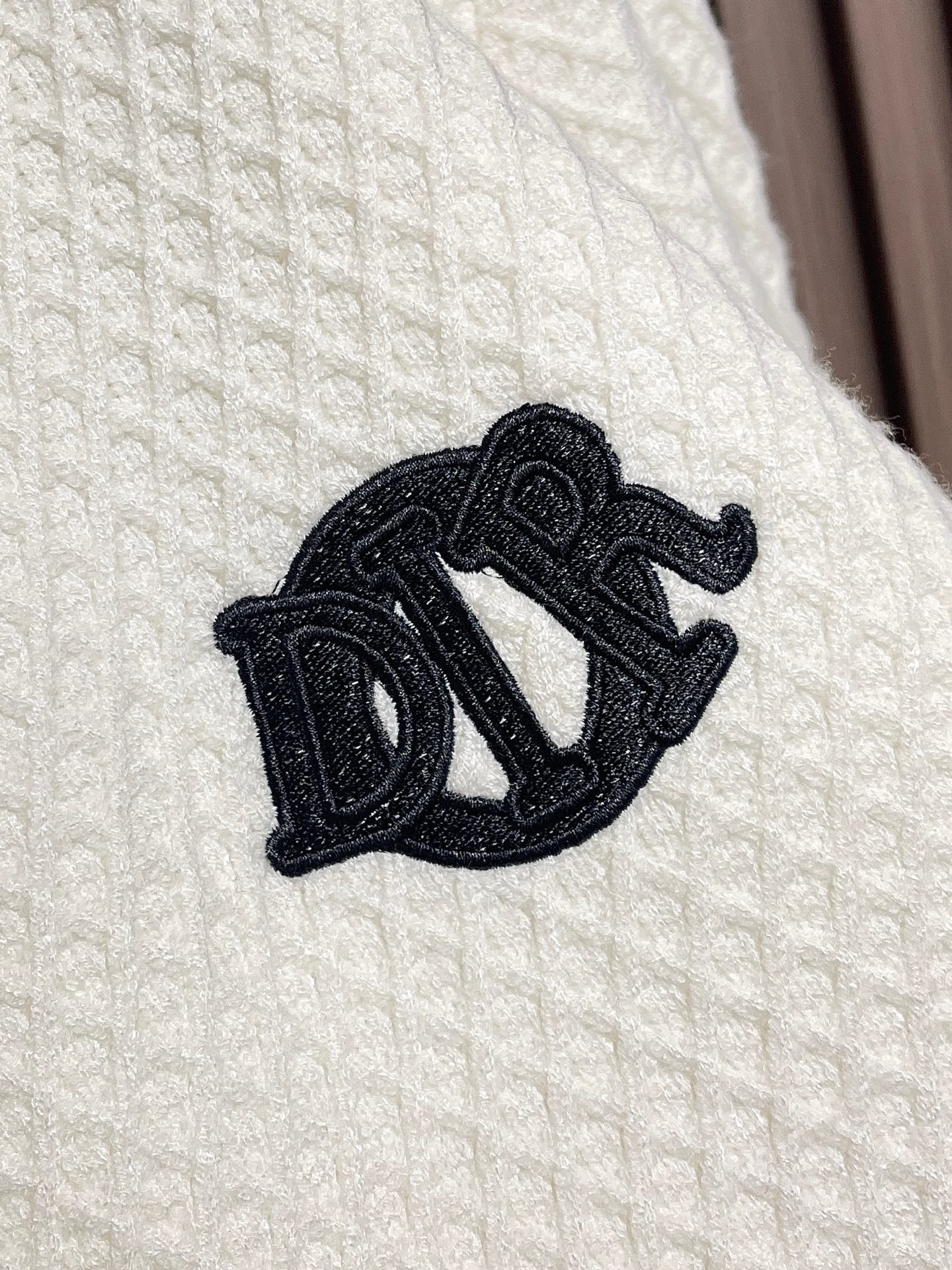 🛒🛒Dior 2025SS秋冬新款男士羊毛针织拉链开衫，上身绅士范十足。整件毛衣不单纹理工艺精美，走线更