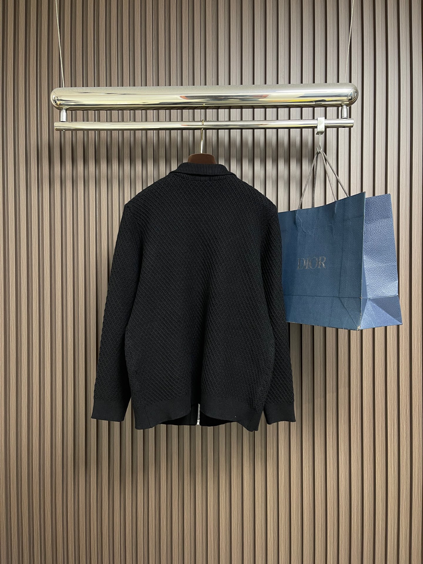 🛒🛒Dior 2025SS秋冬新款男士羊毛针织拉链开衫，上身绅士范十足。整件毛衣不单纹理工艺精美，走线更