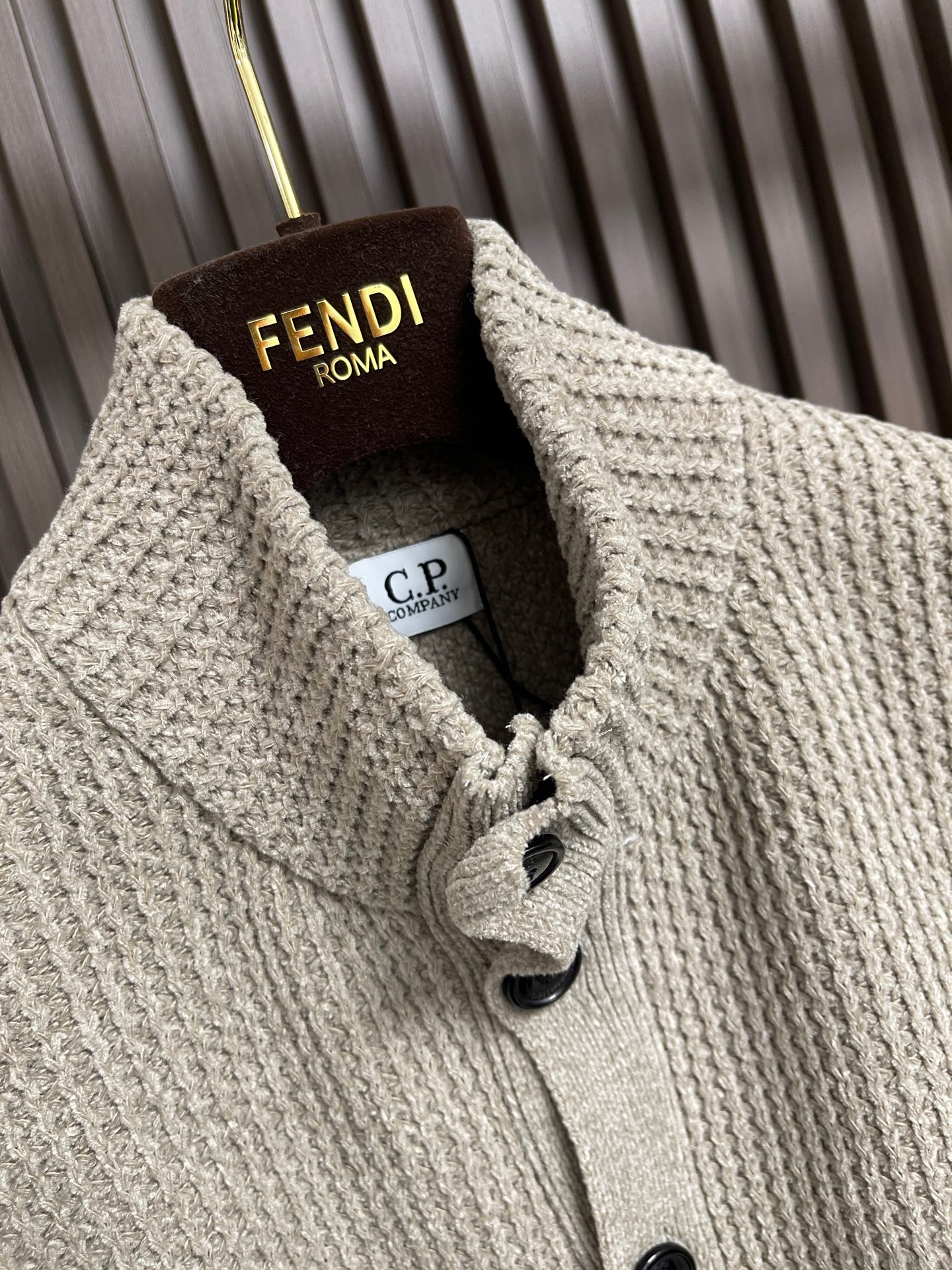 🛒🛒CP ComPany 立领针织长袖毛衣开衫外套，定织定染客供纱线，面料属性皆为上乘，采用丝光工艺处理