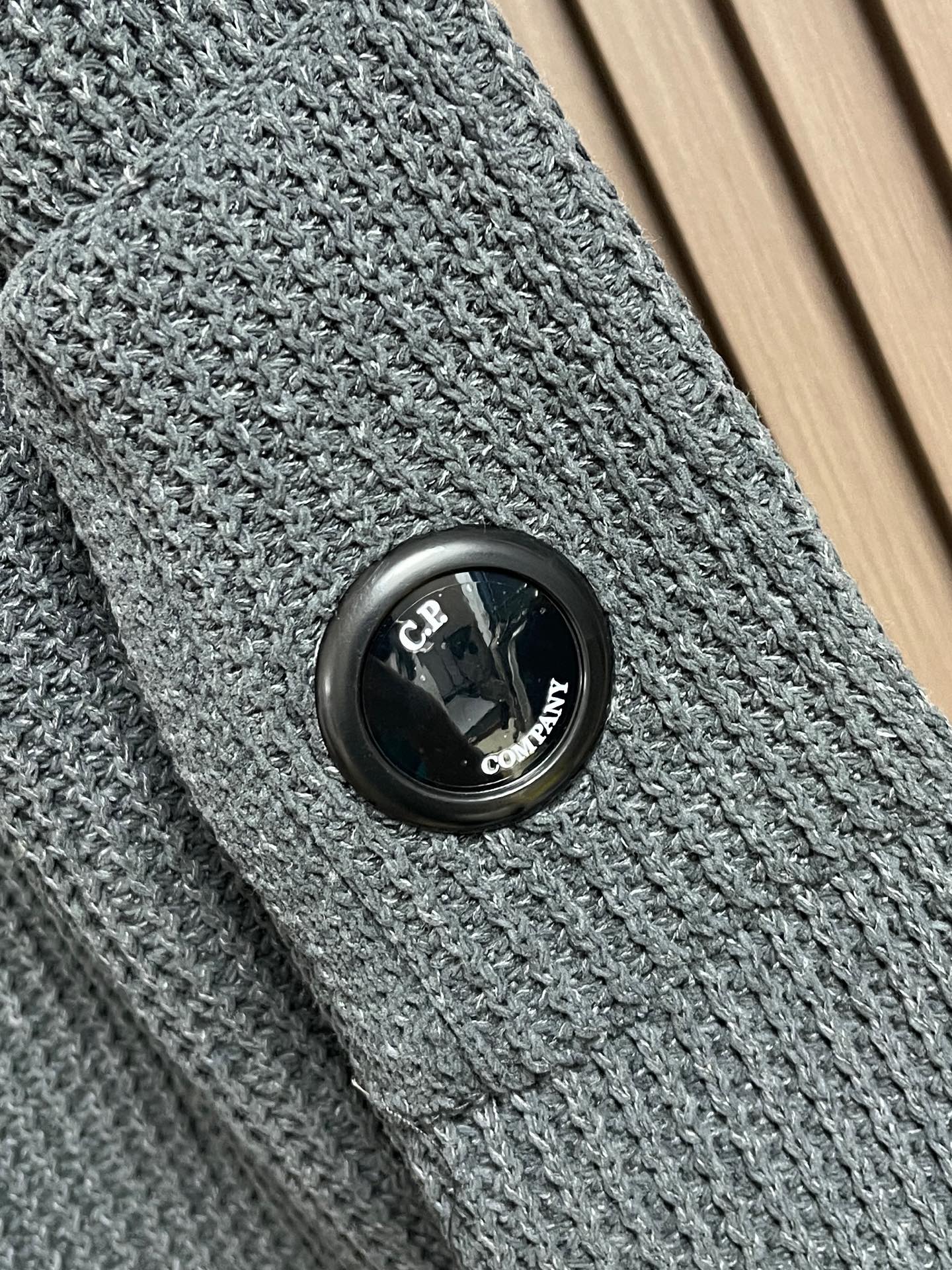 ￼ 🛒🛒CP ComPany 立领针织长袖毛衣开衫外套，定织定染客供纱线，面料属性皆为上乘，采用丝光工艺