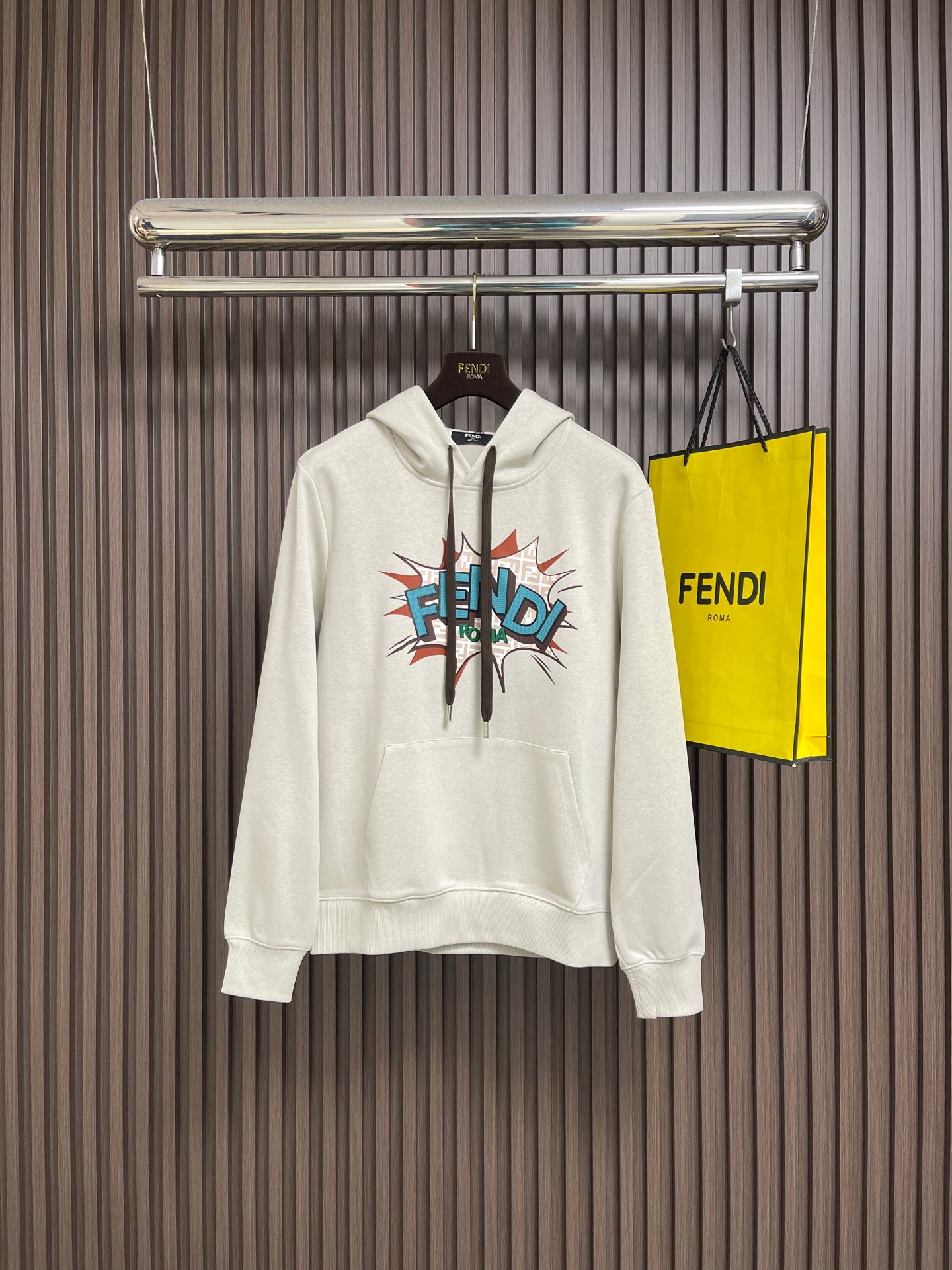 NO:654271,Fendi  Letter laminated printed hooded sweatshirt, new style hooded sweatshirt, right shoulder version, high weight fabric, clean fabric surface, comfortable and stylish upper body, adjustable drawstring hood design, oversized three-dimensional diagonal pocket design, taking into account the casual posture of pocketing and the sense of security of carrying items. Triple craftsmanship on the chest, rich color printing becomes the focus of the entire dress, inspiring  The hollow letters cut by light leather create visual gaps, the waffle three-dimensional letters are filled with more layered beauty, and the multi-color Fendi explosion print as the background can highlight the overall style. Sizes M-3XL,, fendi, fendi, hoodie, sweatshirts, hats, alexander  wang19860909Fendi 字母压胶印花连帽卫衣,新款连帽卫衣卫,正肩版型,高克重面料,布面干净,上身舒适有型,可调节抽绳连帽设计,超大立体斜插口袋设计,兼顾随手插兜的率性姿态与随身物件的安全感.胸口三重工艺,颜色丰富的印花成为整件衣服的焦点,激光真皮切割的镂空字母制造视觉断层,华夫格的立体字母填充更有层次美感,多色芬迪爆炸印花作为背景更能突出整体风格.尺码M-3XL,,fendi,fendi,hoodie,sweatshirts,hats,alexander wang,Men's clothing