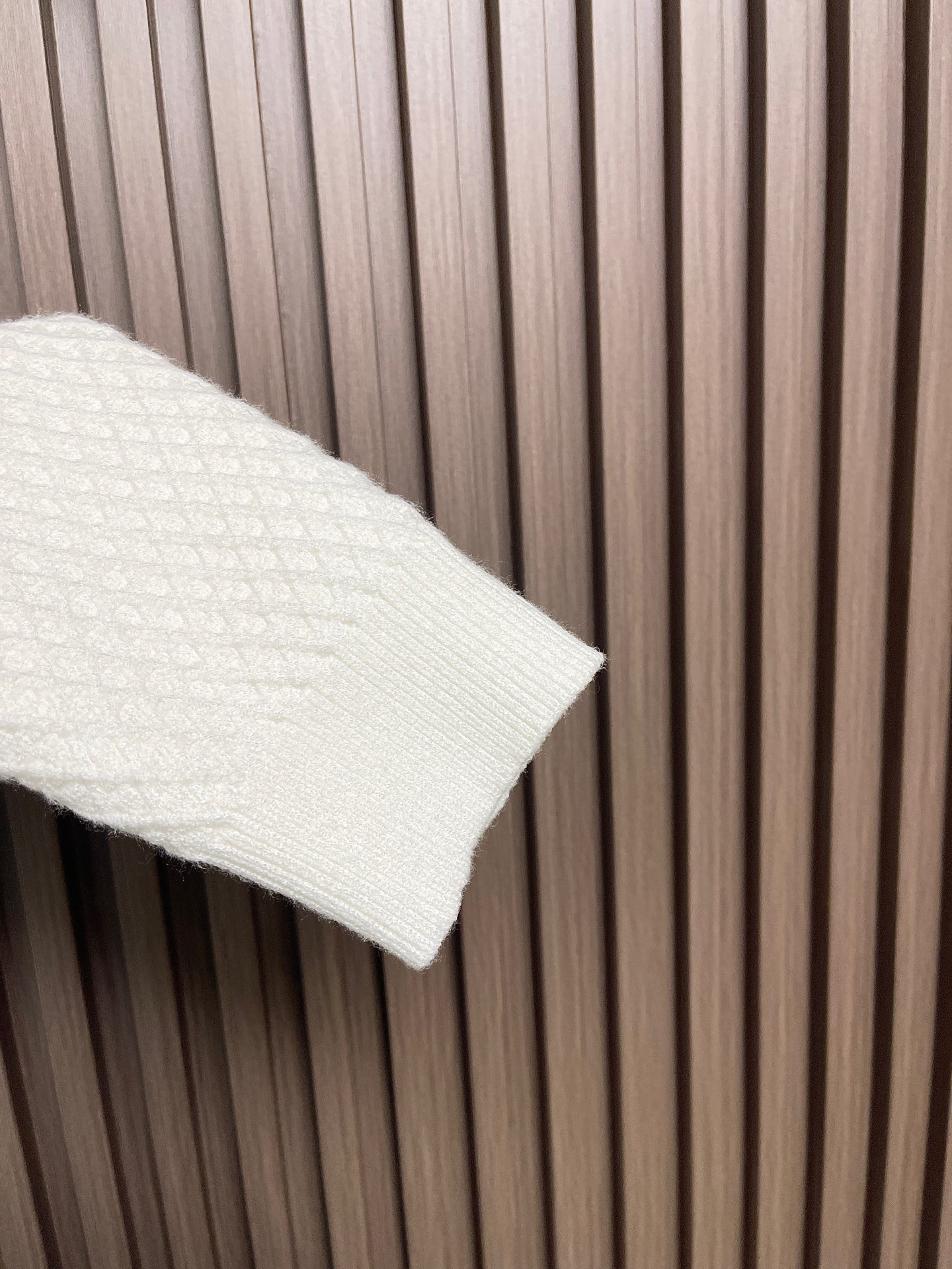 🛒🛒Loewe 2025sAnagram提花拉链针织毛衣，羊毛混纺面料．衣身低调却超有辨识度，立体纹理！