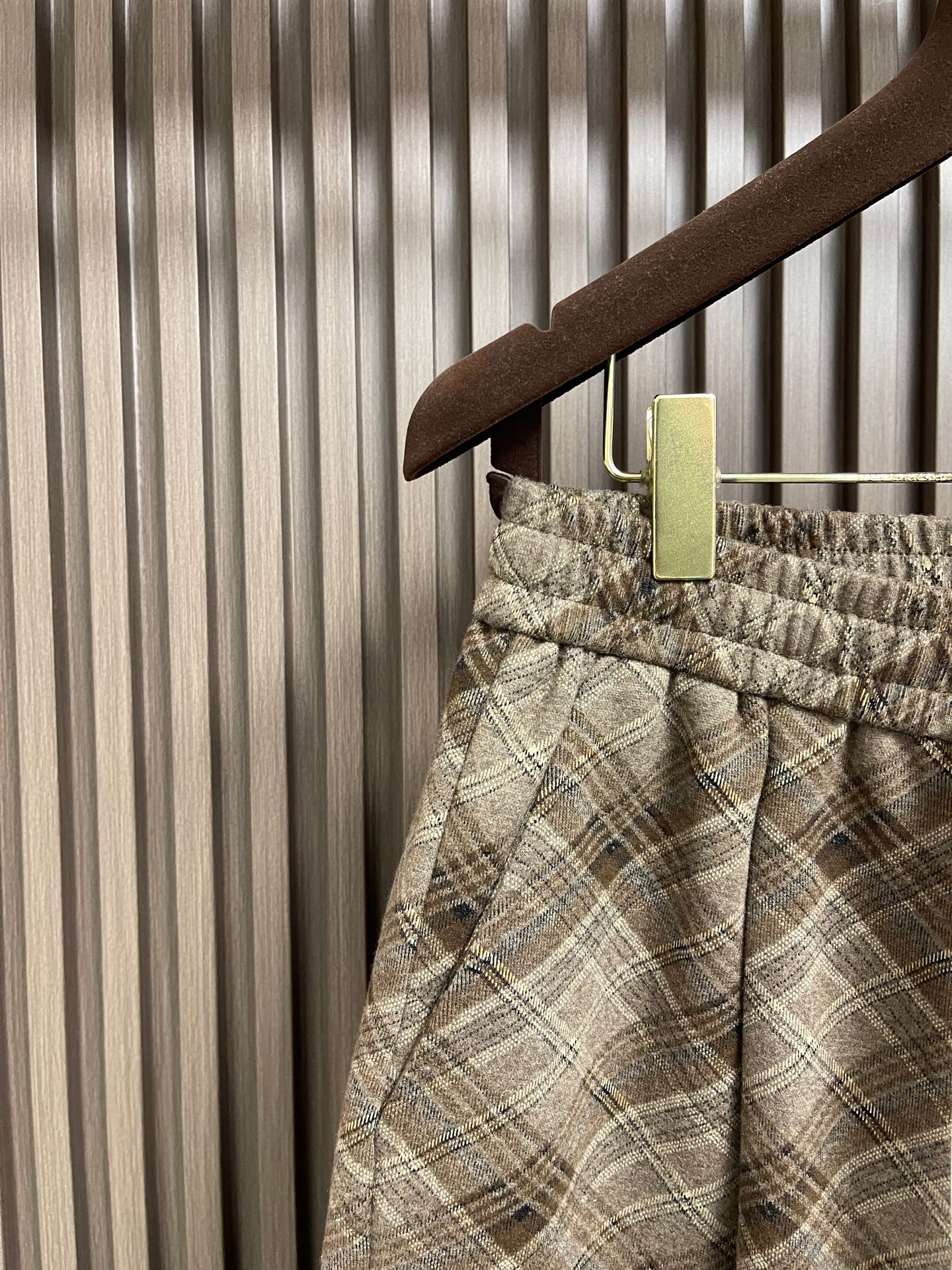 🛒🛒BV 加厚加绒定制暖棕色格调格仔裤，BV匠心打造的加厚加绒格仔裤，把冬日温暖与意式优雅缝进每一道细节