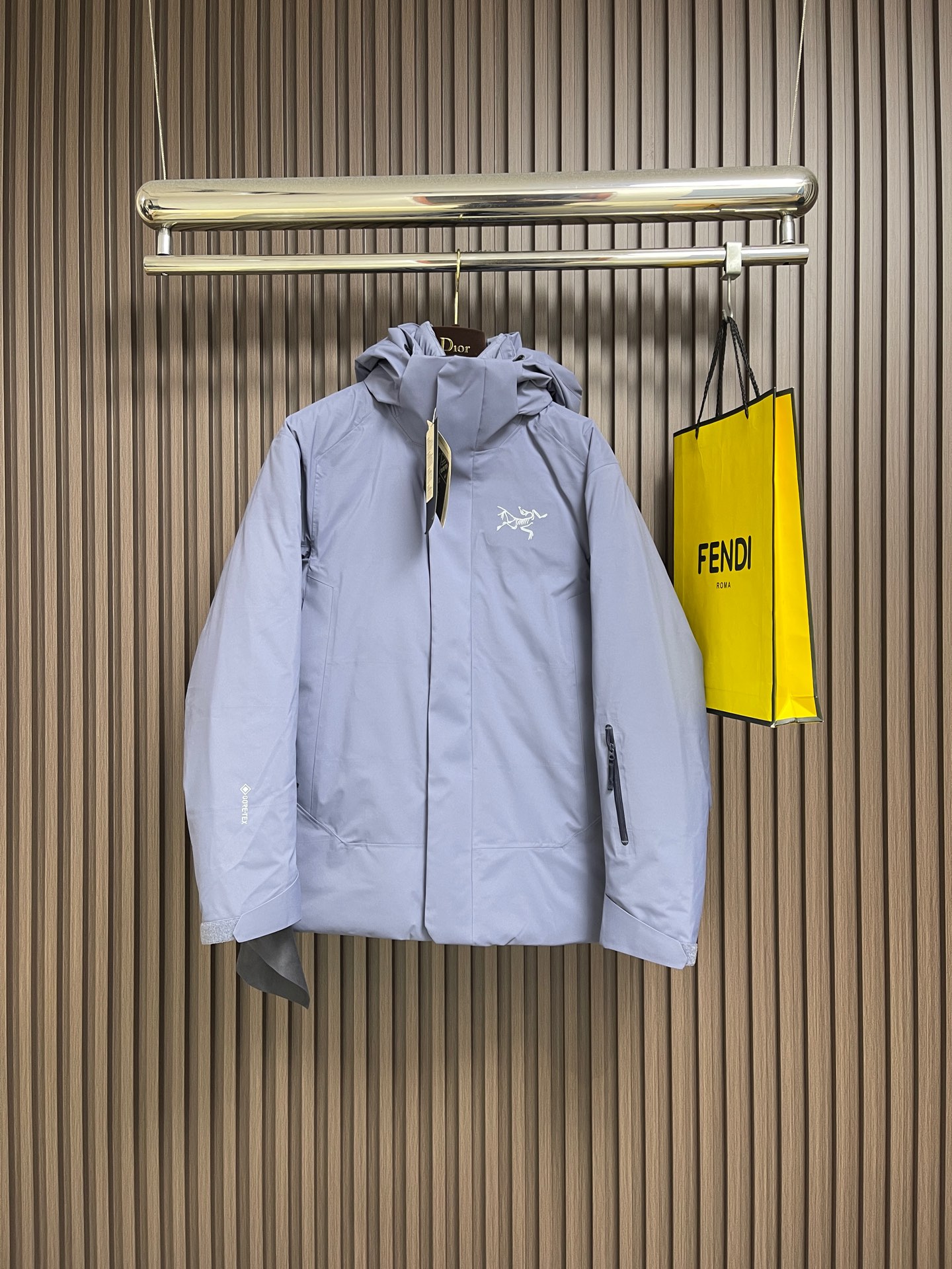 NO:660968,Arcteryx FISSILE SV GTX 3L series down jacket hooded jacket JACKET ski down jacket. FISSILE’s down jacket knows how to keep warm!  3L windproof system goose down, not to mention fancy, just hard core material, 3 layers GORE-TEX750 fluffy goose down YKK zipper. Size S-XXL, arc'teryx, jackets & coats, jackets & coats, down jacket, hats,  19860909Arcteryx 始祖鸟 FISSILE SV GTX 3L 系列羽绒服连帽夹克外套 JACKET滑雪羽绒服.FISSILE这件羽绒服是懂保暖的！3L防风系统鹅绒 不说花哨的 就硬核堆料,3层GORE-TEX750蓬鹅绒YKK拉链.尺码S-XXL,arc'teryx,jackets & coats,jackets & coats,down jacket,hats, ,Men's clothing