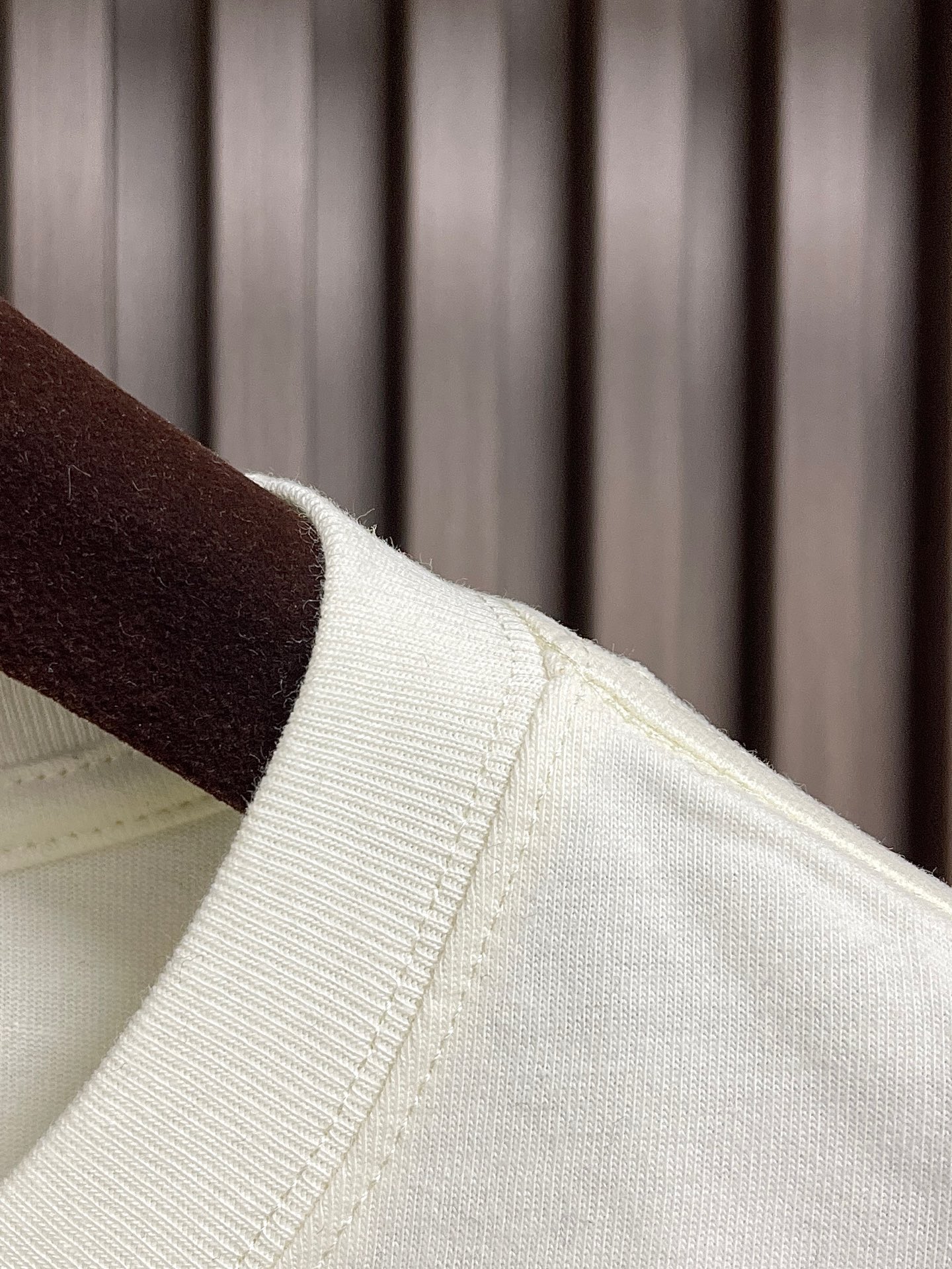 🛒🛒Burberry 格纹战马长袖T恤卫衣，甄选棉纤混纺面料，触感软而不塌，贴肤是恰到好处的舒适；胸前的