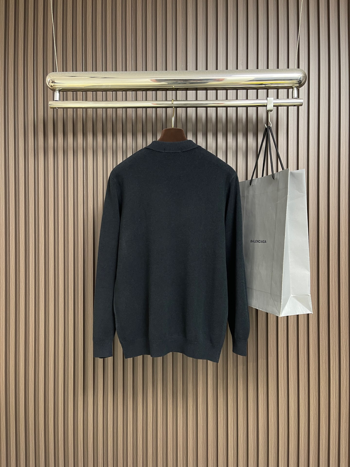 🛒🛒GUCCI 小刺绣标识针织毛衣，胸口刺绣立体3D小标刺绣，成衣洗水去除羊毛杂质与固定版型。造型简洁。