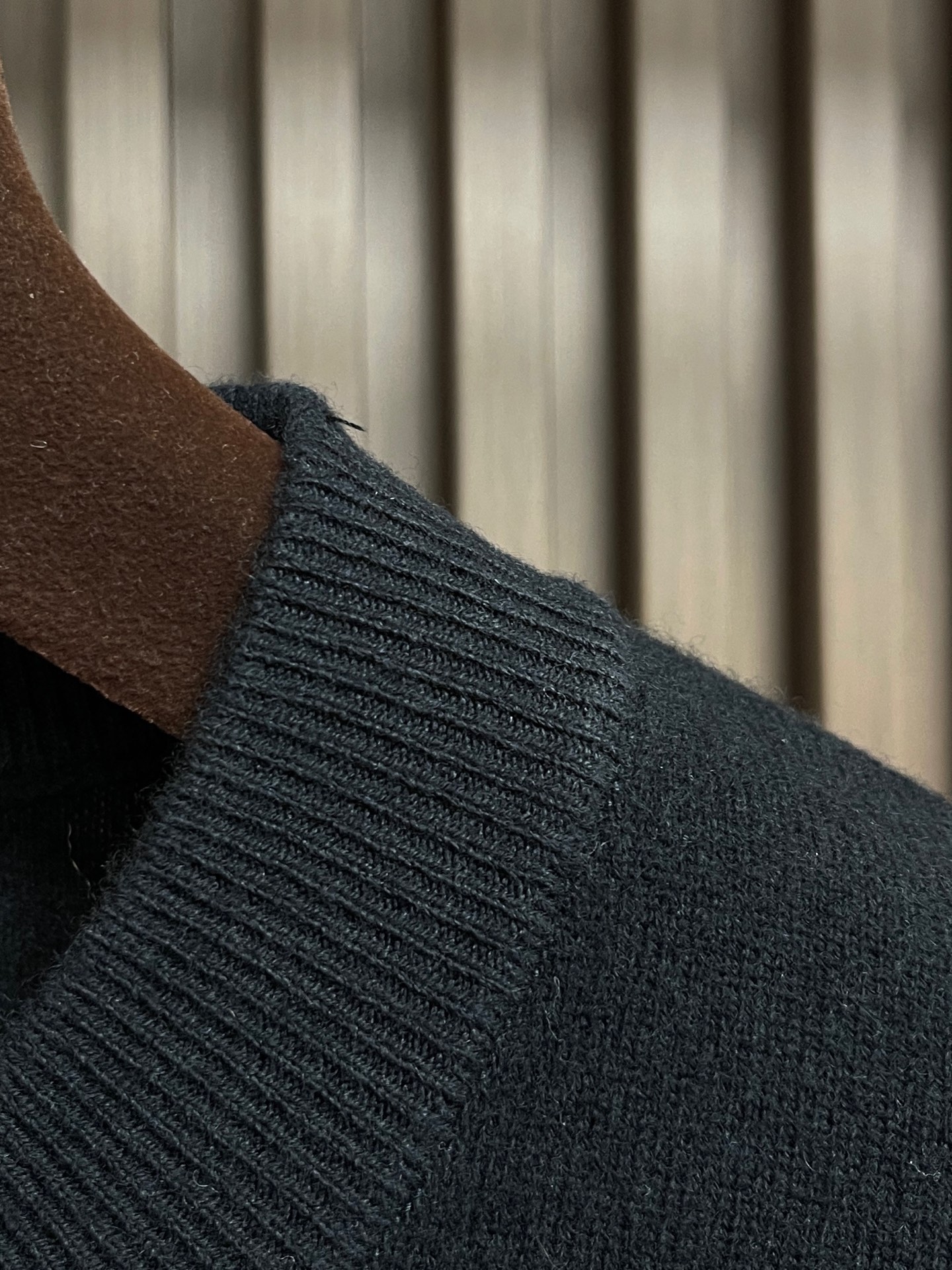 🛒🛒GUCCI 小刺绣标识针织毛衣，胸口刺绣立体3D小标刺绣，成衣洗水去除羊毛杂质与固定版型。造型简洁。