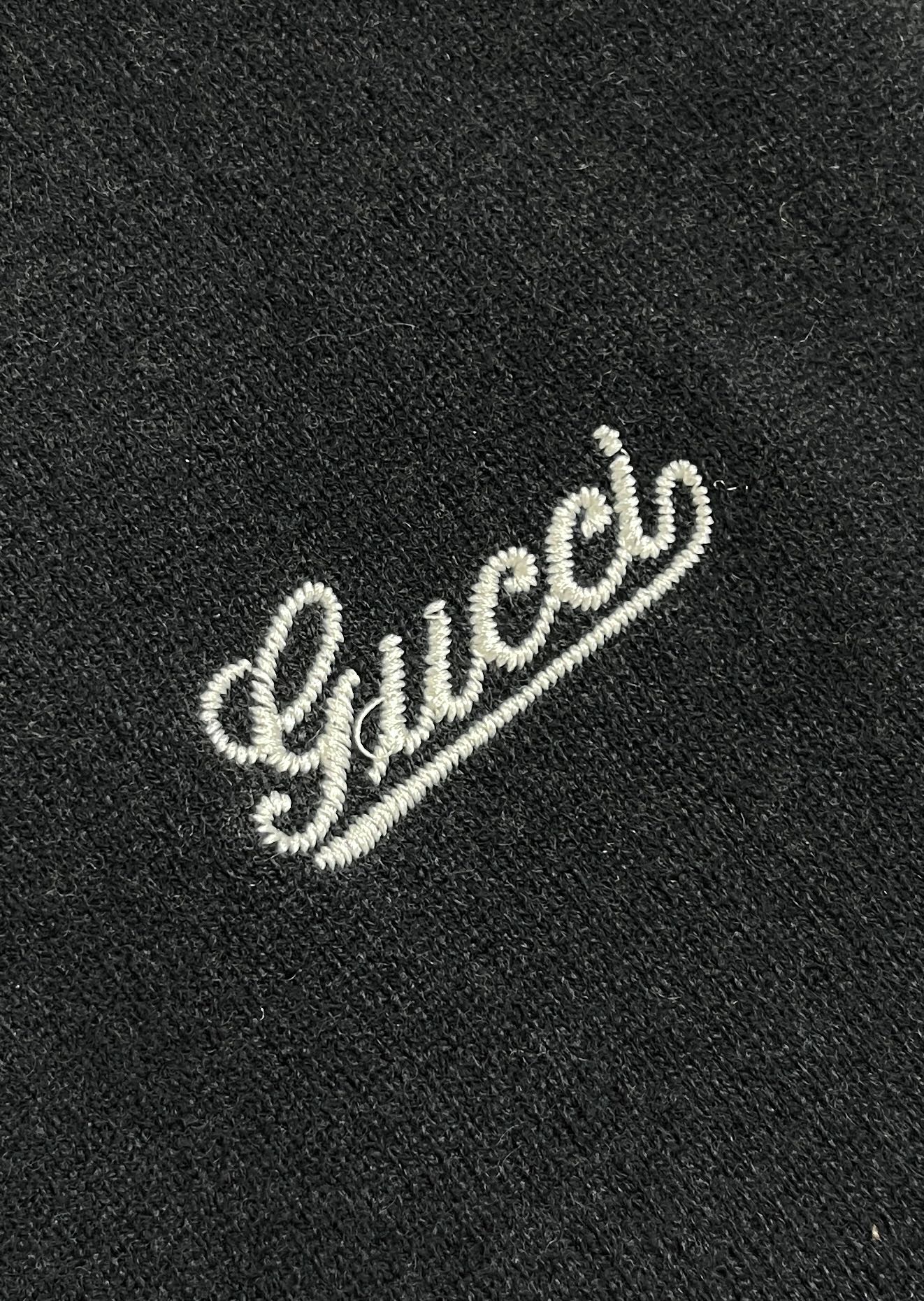 🛒🛒GUCCI 小刺绣标识针织毛衣，胸口刺绣立体3D小标刺绣，成衣洗水去除羊毛杂质与固定版型。造型简洁。
