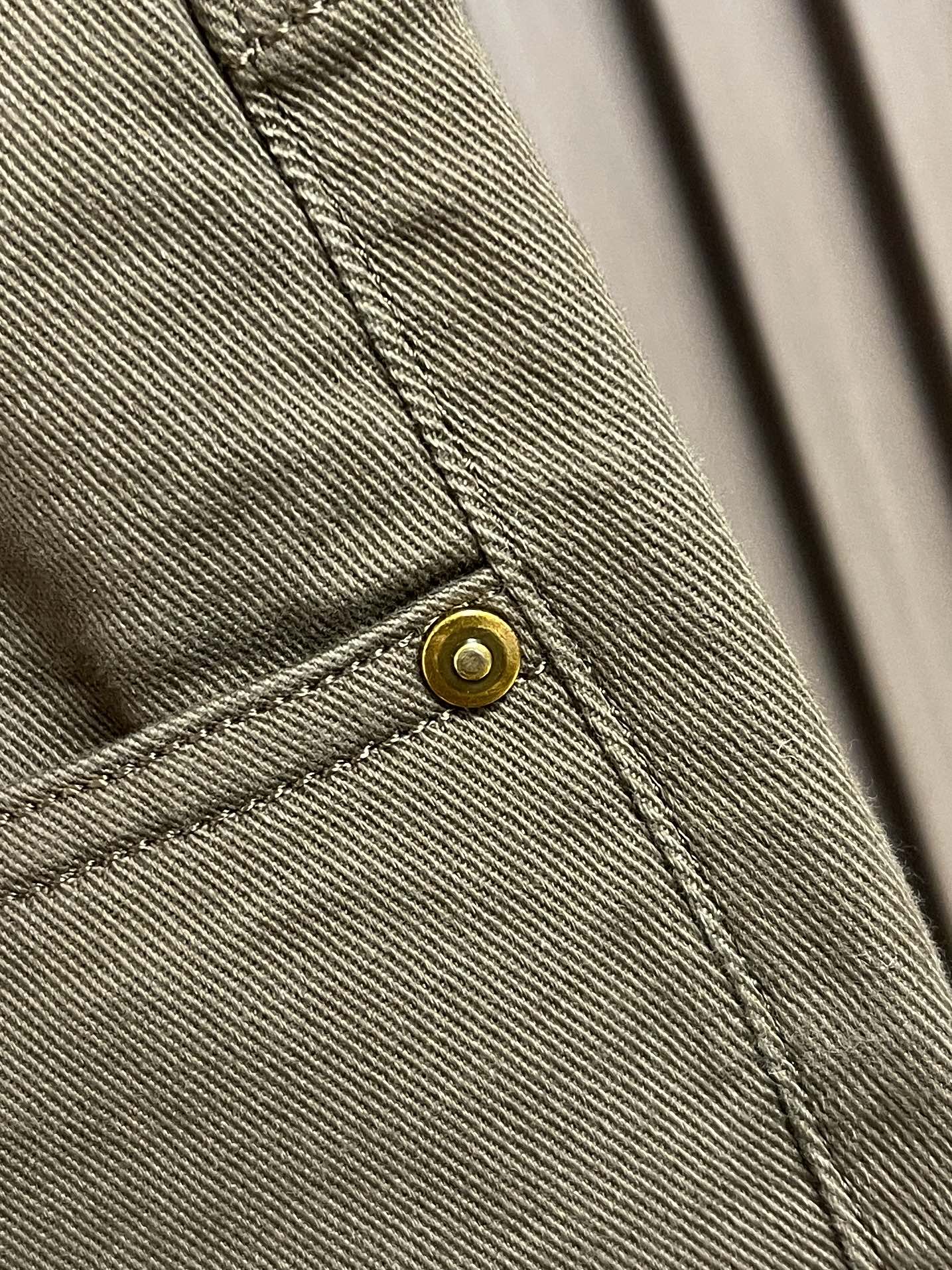 🛒🛒Fendi 新款后袋刺绣标识牛仔裤，订制进口丹宁布料，质感卓然。经典五袋设计，后袋刺绣 logo标识