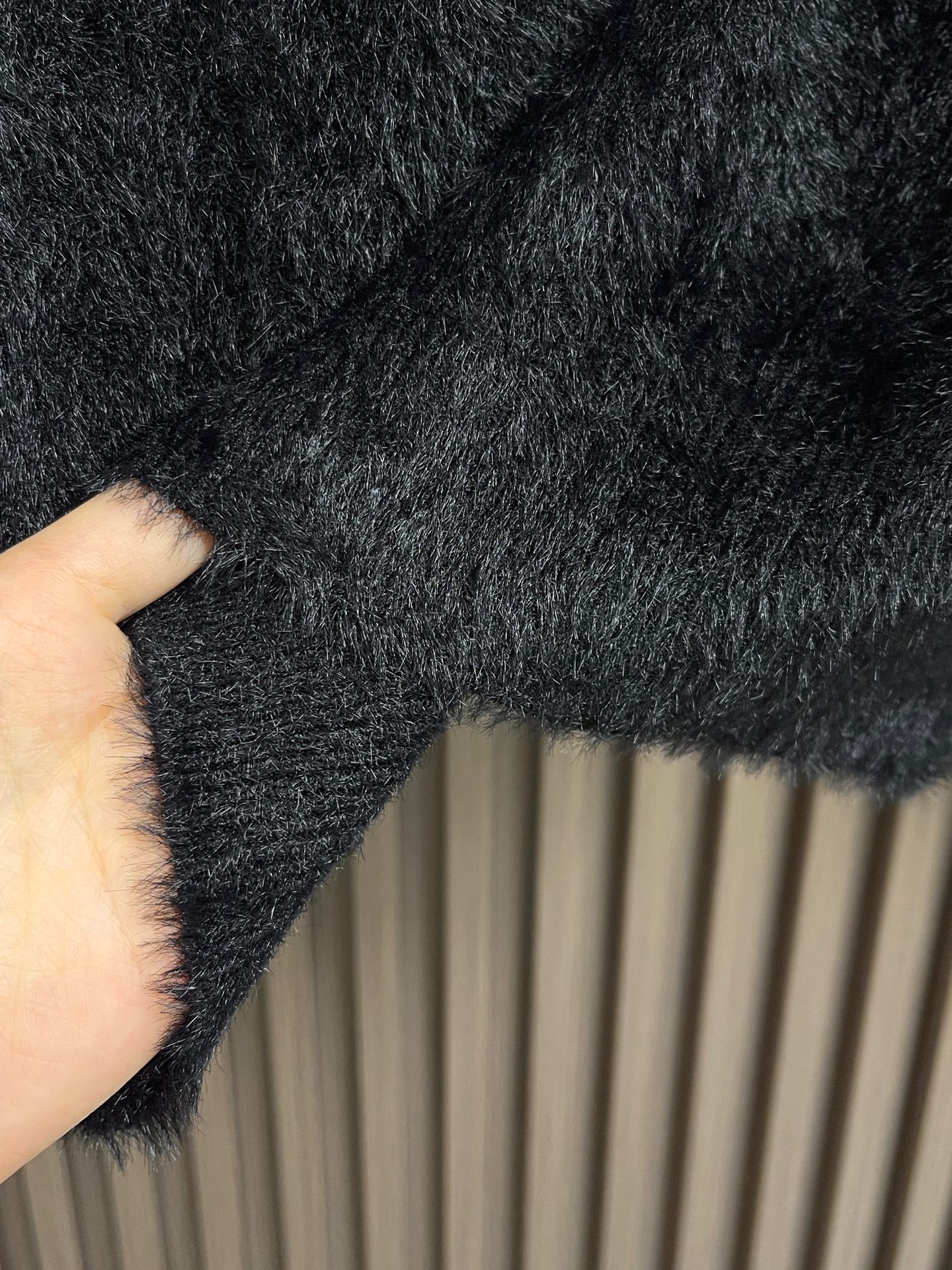 🛒🛒GUCCI 2025SS马海毛长袖针织毛衣，采用十分经典的配色撞色设计！给人的视觉冲击感相当强烈，有