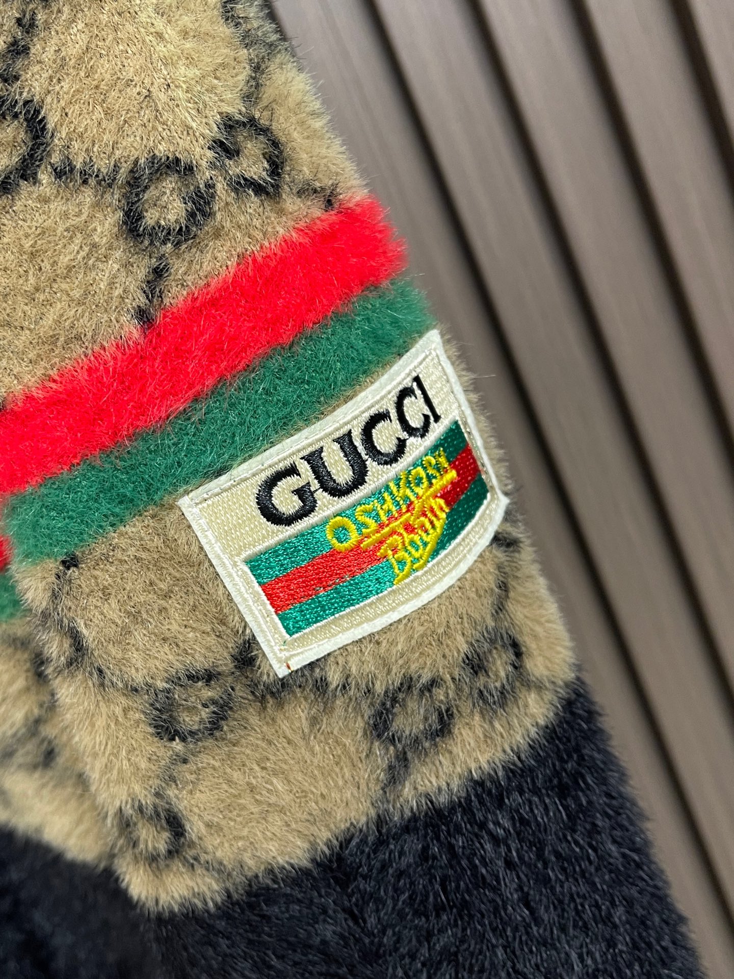 🛒🛒GUCCI 2025SS马海毛长袖针织毛衣，采用十分经典的配色撞色设计！给人的视觉冲击感相当强烈，有