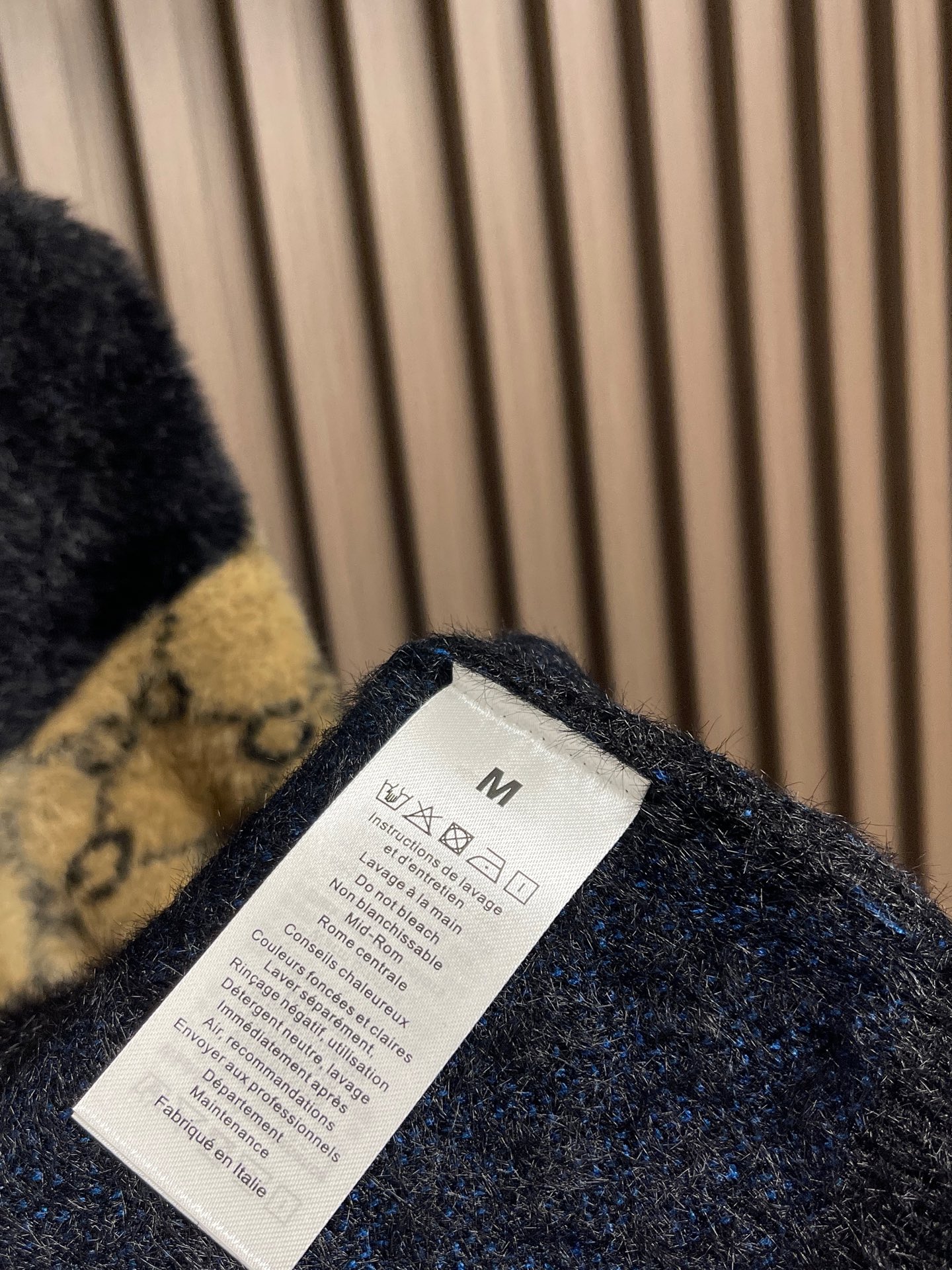 🛒🛒GUCCI 2025SS马海毛长袖针织毛衣，采用十分经典的配色撞色设计！给人的视觉冲击感相当强烈，有