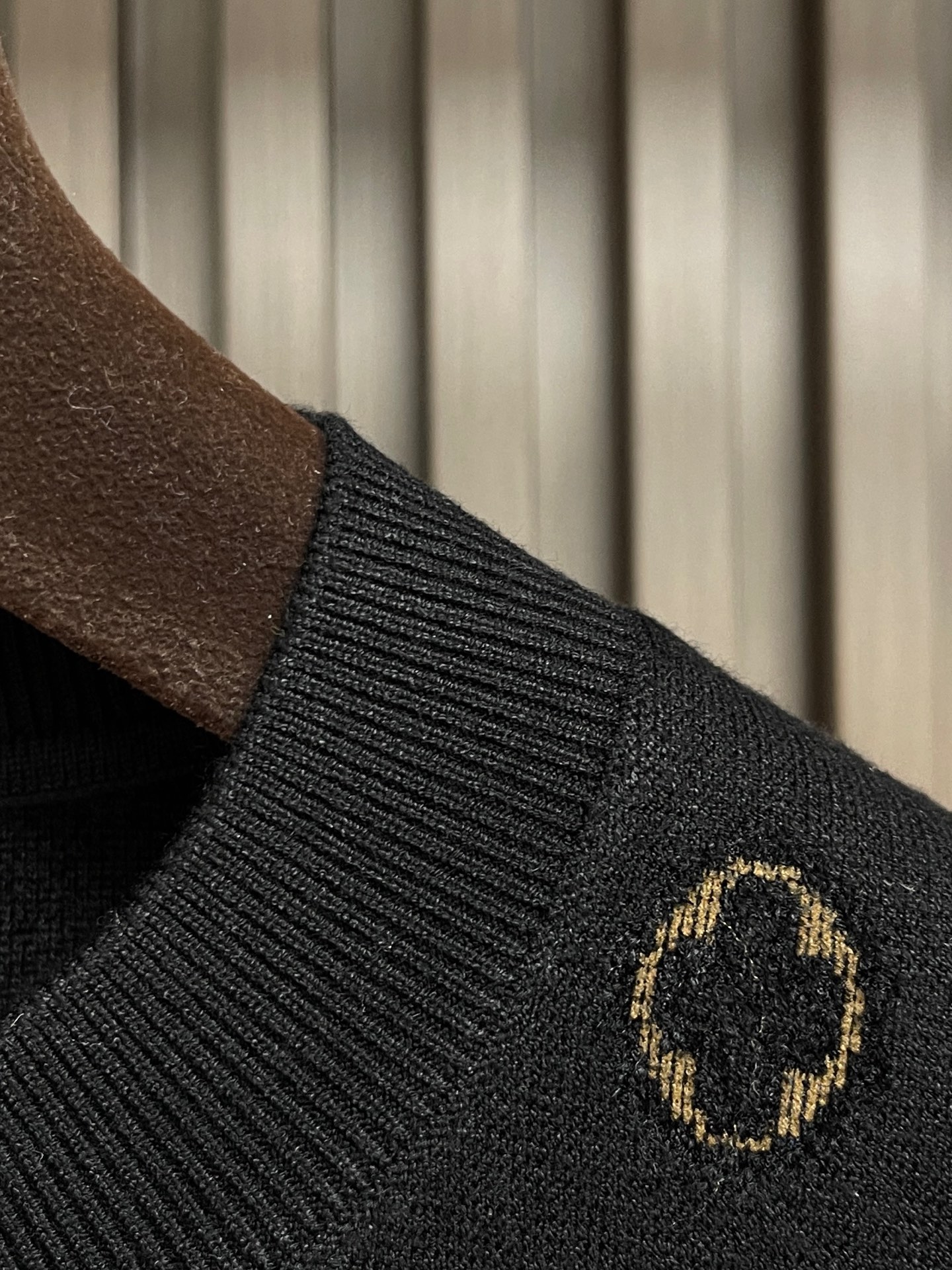 🛒🛒LV 2025ss秋冬新款针织圆领毛衣，意大利进口羊毛混纺面料，高密度针织，时尚百搭毛衣，帅气十足。