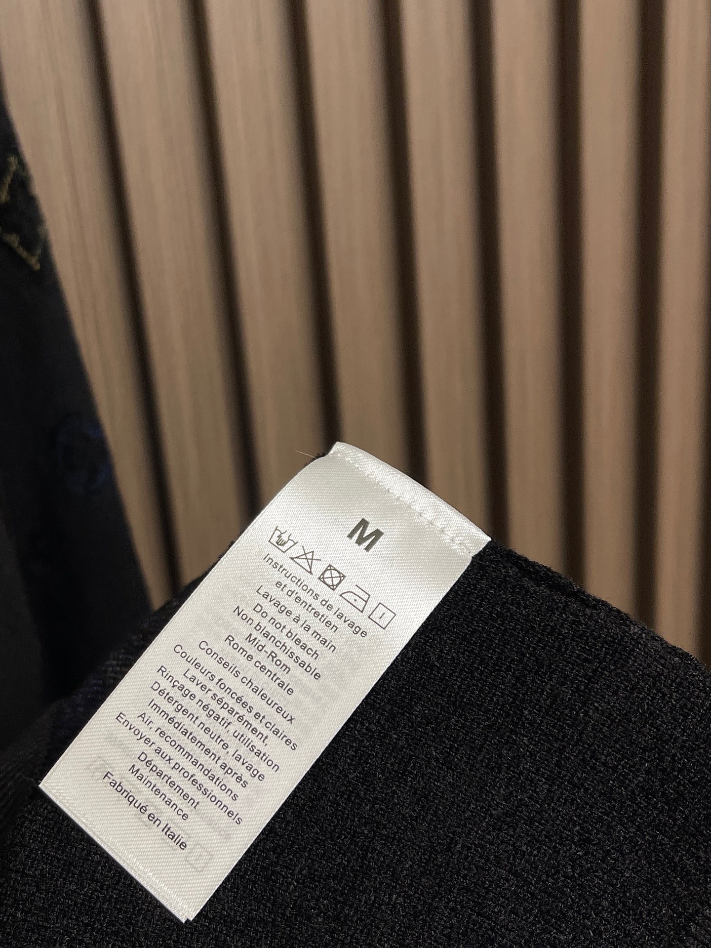 🛒🛒LV 2025ss秋冬新款针织圆领毛衣，意大利进口羊毛混纺面料，高密度针织，时尚百搭毛衣，帅气十足。