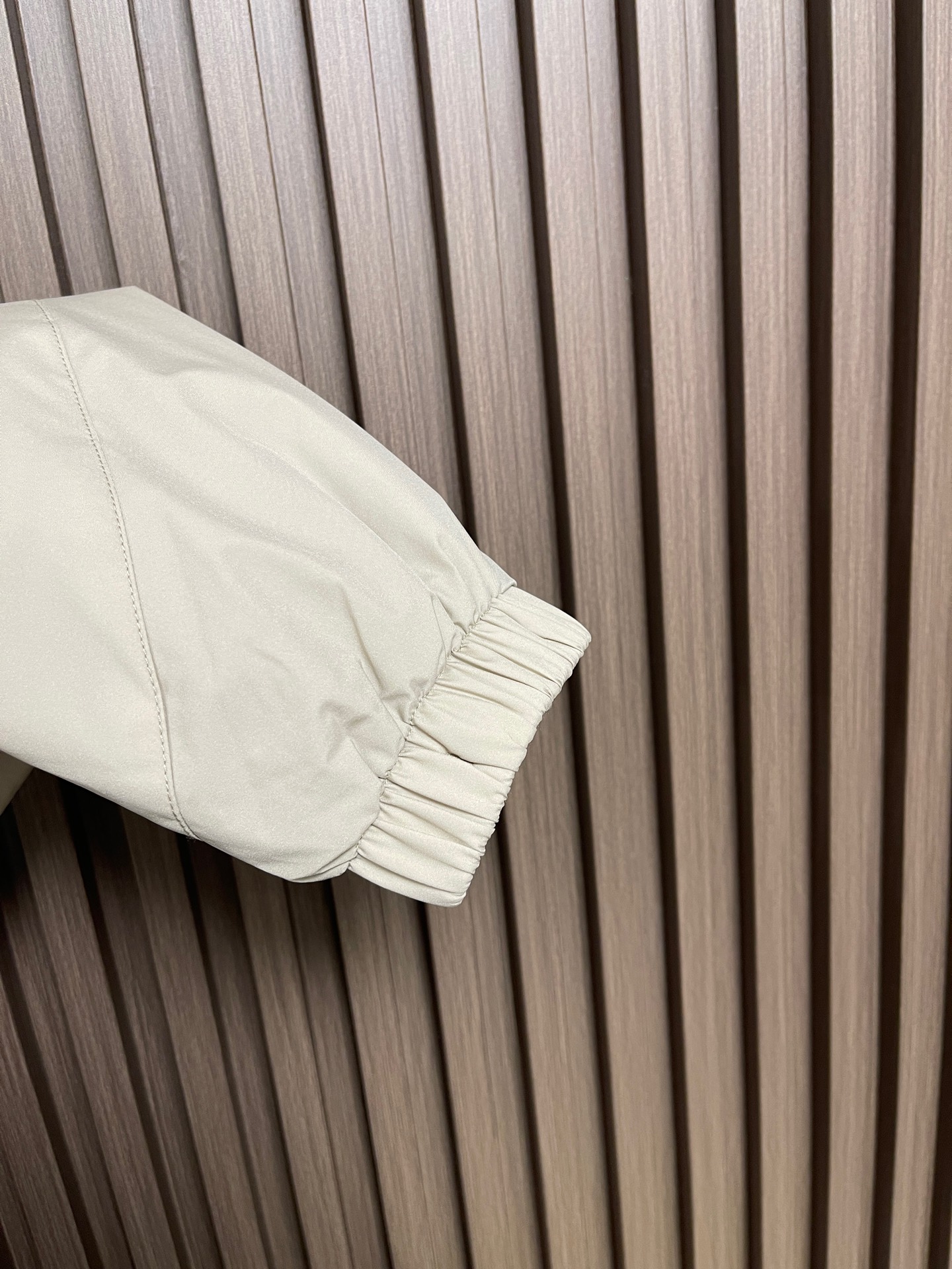 🛒🛒Zegna 杰尼亚双面束腰夹克，这款双面 Brezza束腰夹克选用双配色微纤维面料制成，面料舒适柔软