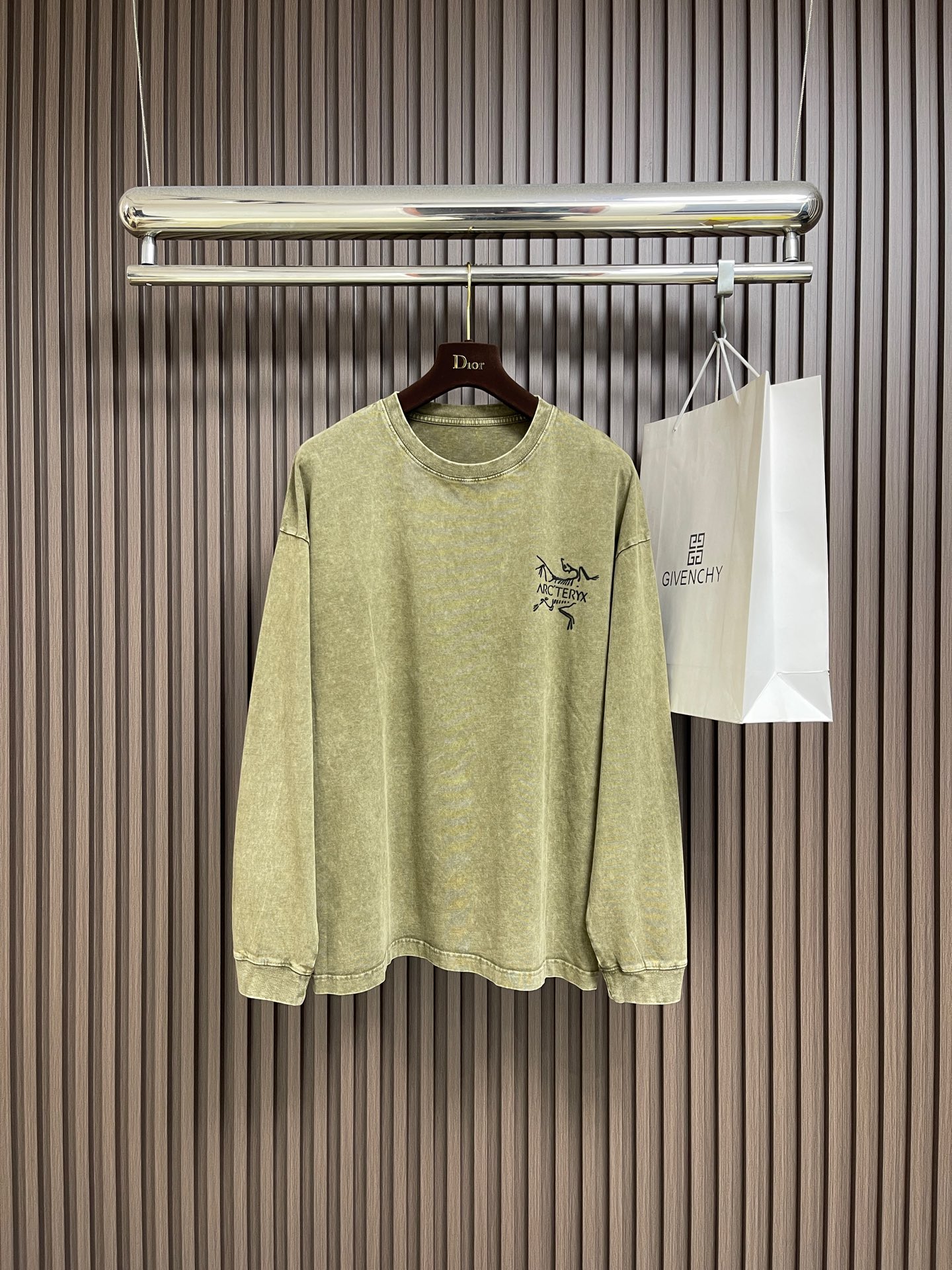 NO:681697,ARCTERYX Arc'teryx 2026ss new round neck sweatshirt, classic logo printing, visual impact and fashion sense!  The fabric is soft and comfortable!  Comfortable and breathable.  Slightly loose fit.  High quality!  The three-dimensional cutting process makes the pattern easy to choose. Sizes S-XXL, arc'teryx, hoodie, sweatshirts,19860909ARCTERYX 始祖鸟2026ss新款圆领卫衣,经典logo标识印花视觉冲击力时尚感强！面料柔软舒适！手感舒适透气．微宽松版型．高级感强！立体裁剪工艺版型不挑人.尺码S-XXL,arc'teryx,hoodie,sweatshirts,,Men's clothing