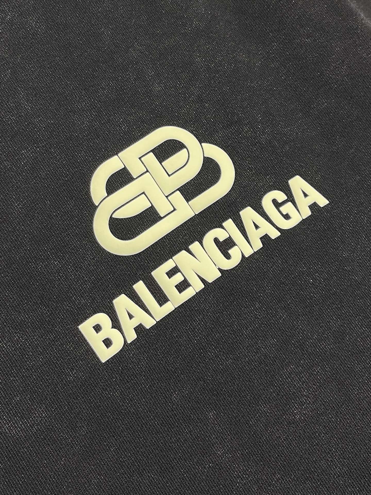 🛒🛒Balenciaga 2026ss早春互扣标识图案提花圆领长袖卫衣，鱼鳞底纯棉面料、尼龙固浆水印、经