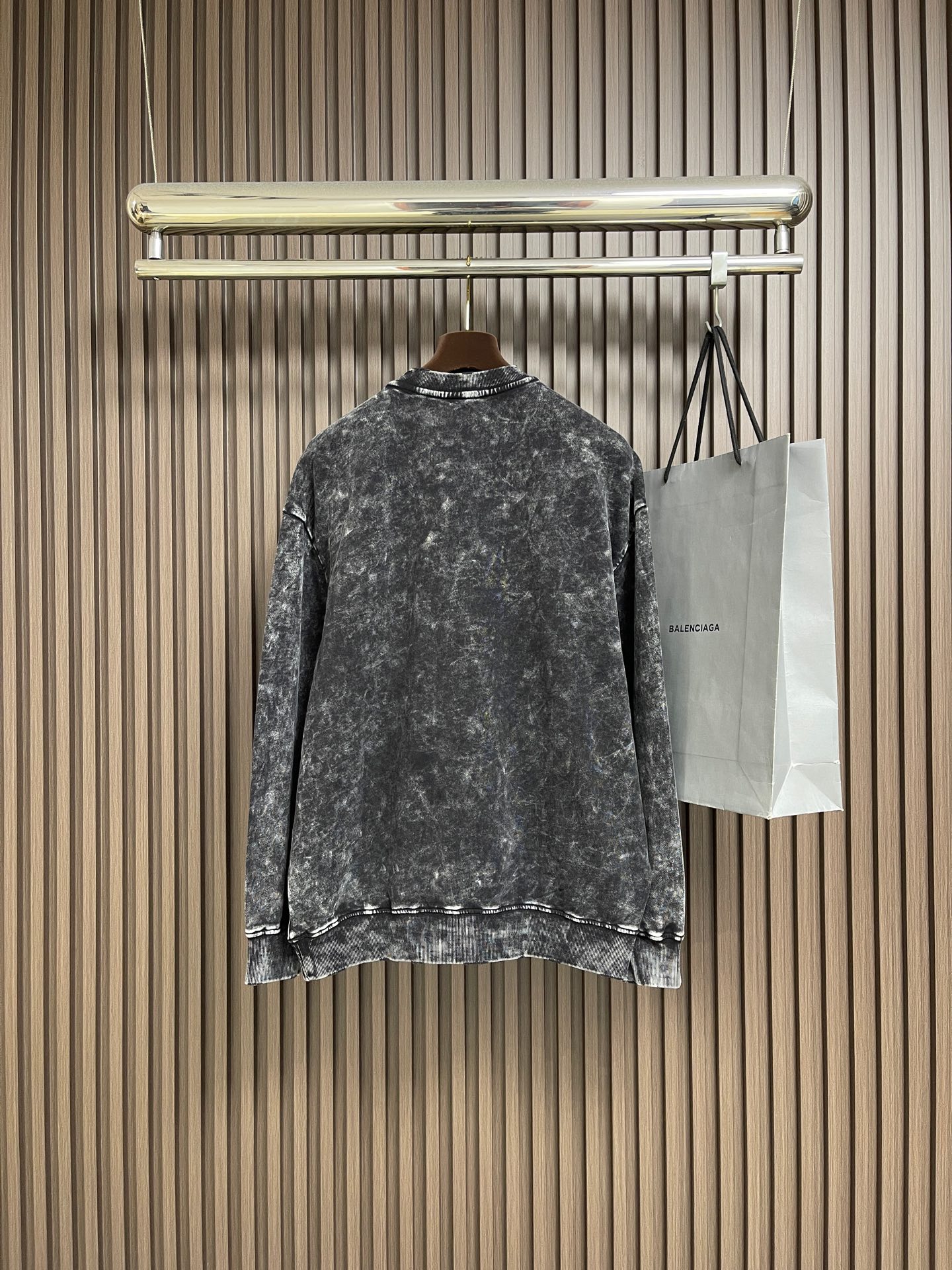 🛒🛒Balenciaga 2026SS早春新款洗水重工复古圆领长袖卫衣，男女同款，这款洗水卫衣选用柔软的