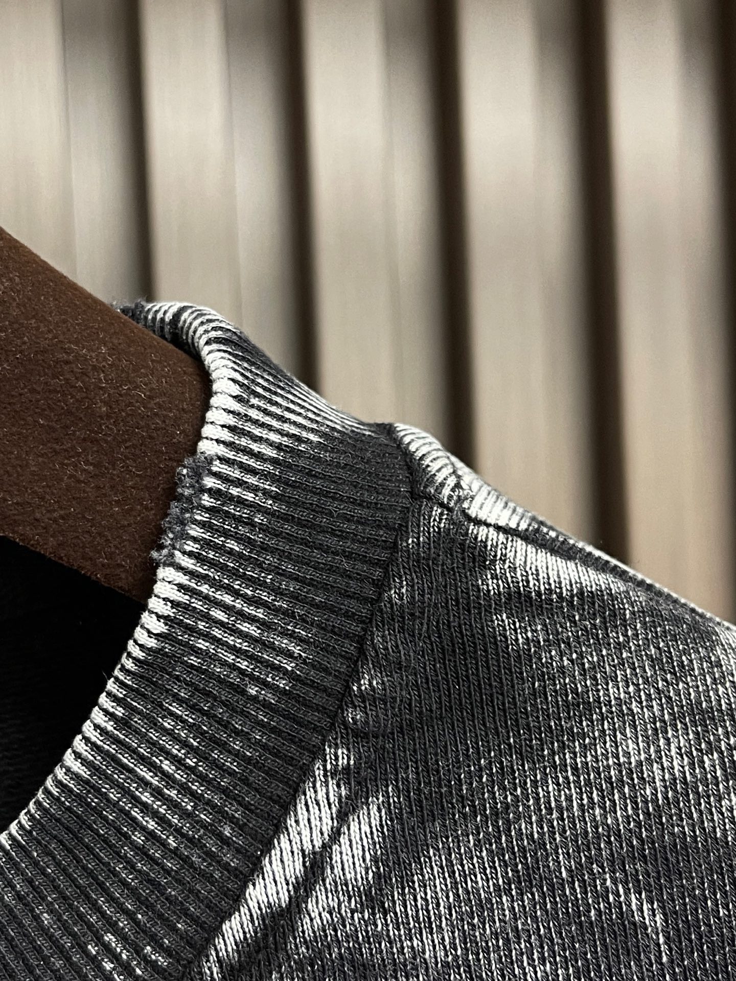 🛒🛒Balenciaga 2026SS早春新款洗水重工复古圆领长袖卫衣，男女同款，这款洗水卫衣选用柔软的