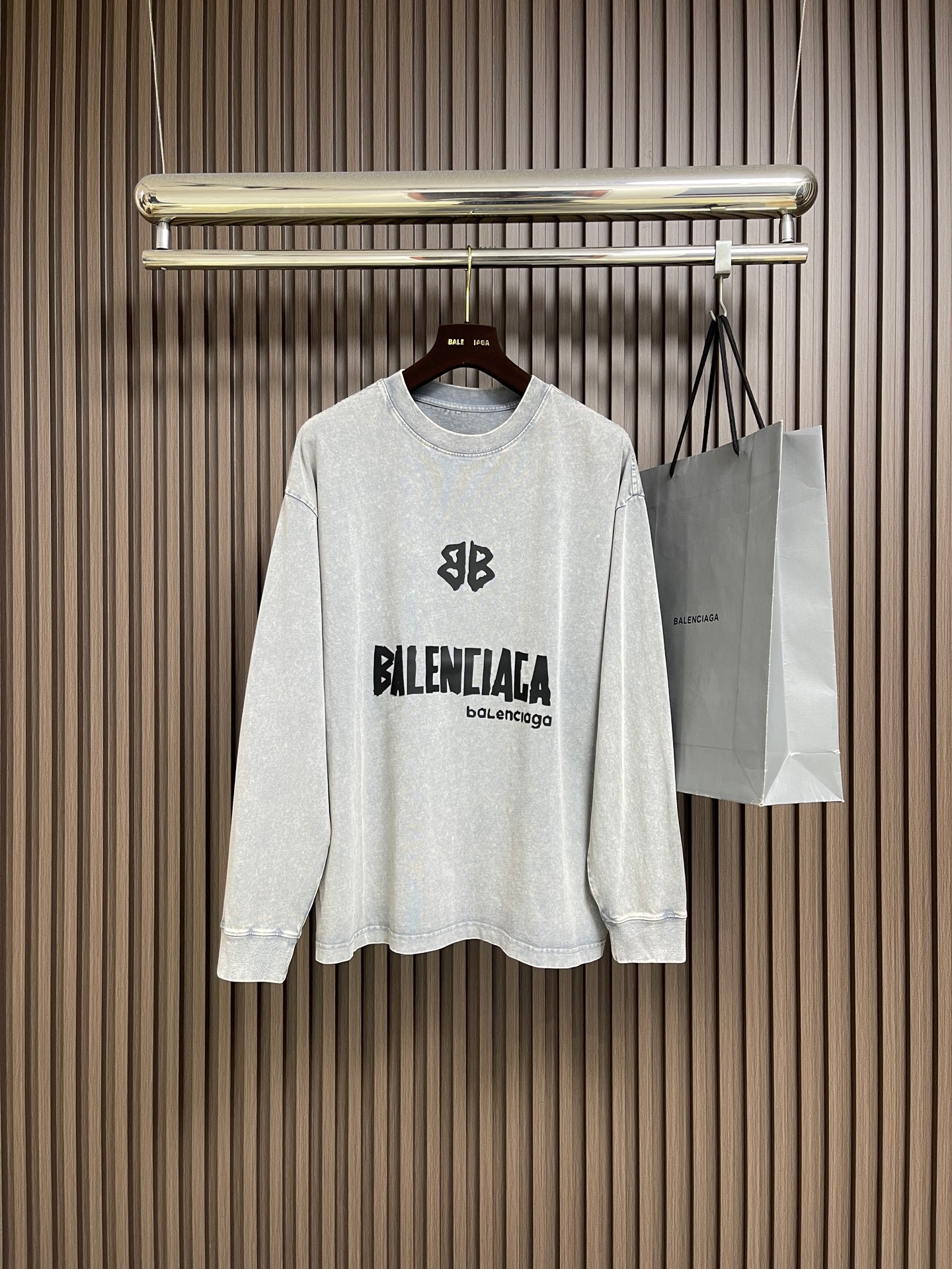 🛒🛒Balenciaga 2026SS早春新款洗水重工复古圆领长袖卫衣，男女同款，这款洗水卫衣选用柔软的