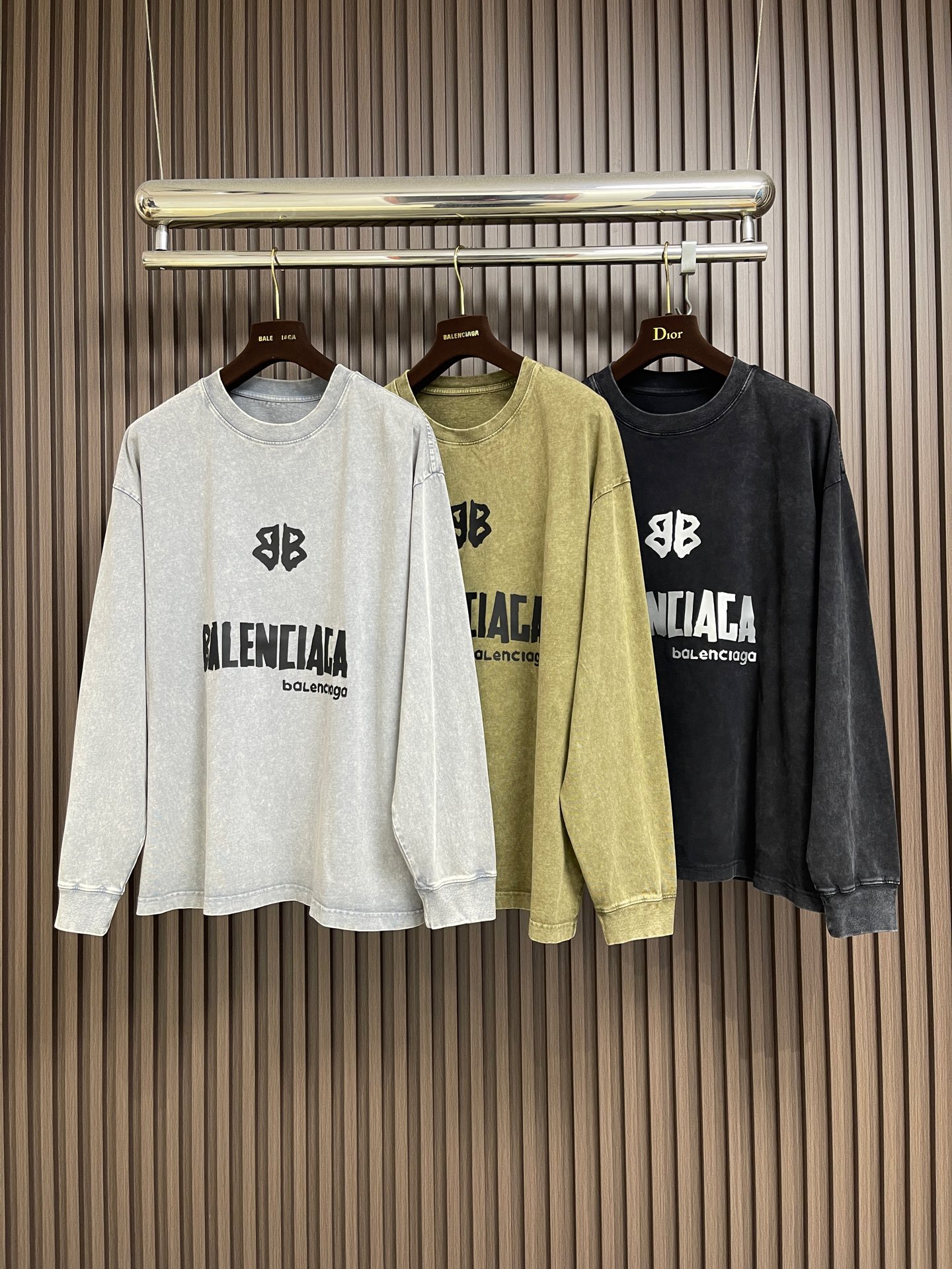 🛒🛒Balenciaga 2026SS早春新款洗水重工复古圆领长袖卫衣，男女同款，这款洗水卫衣选用柔软的