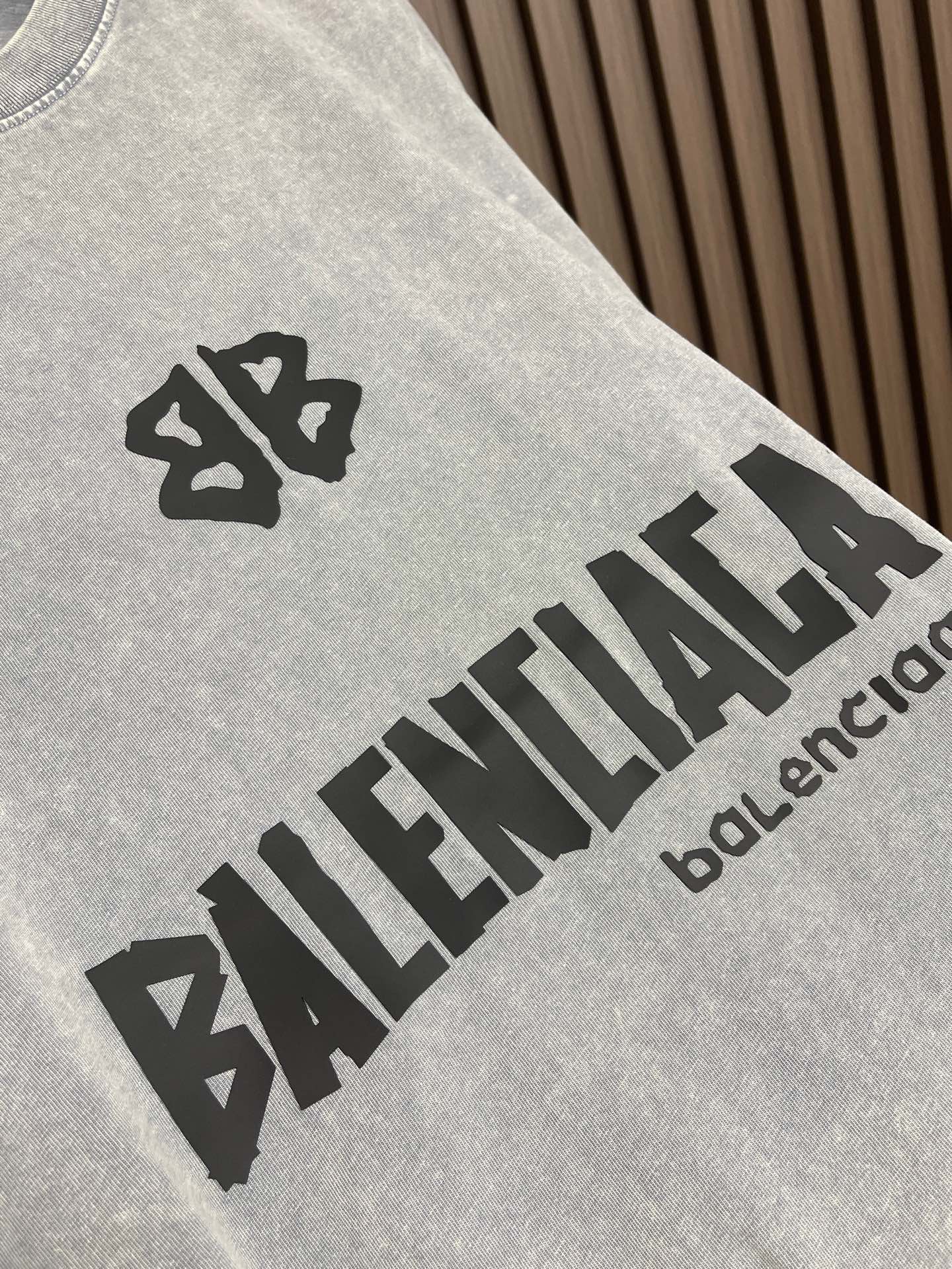 🛒🛒Balenciaga 2026SS早春新款洗水重工复古圆领长袖卫衣，男女同款，这款洗水卫衣选用柔软的