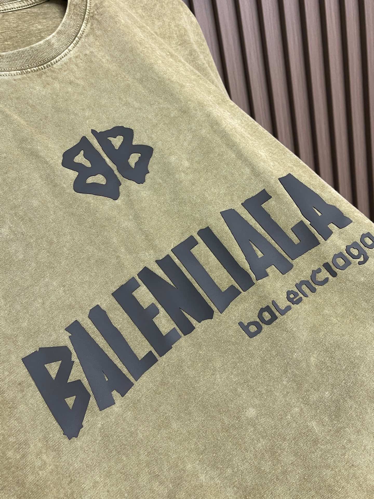 🛒🛒Balenciaga 2026SS早春新款洗水重工复古圆领长袖卫衣，男女同款，这款洗水卫衣选用柔软的