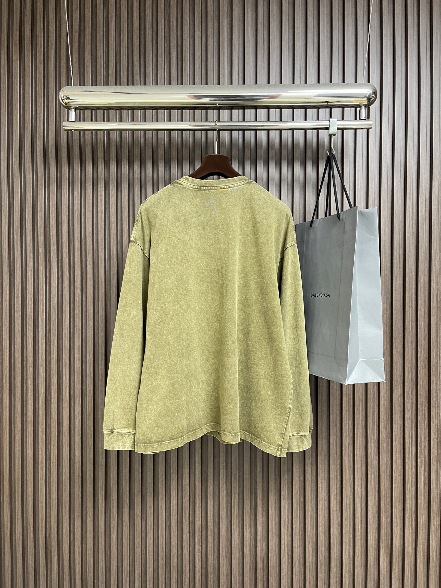 🛒🛒Balenciaga 2026SS早春新款洗水重工复古圆领长袖卫衣，男女同款，这款洗水卫衣选用柔软的