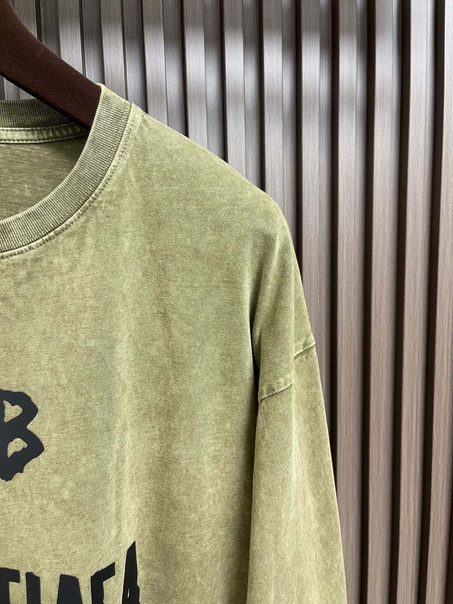 🛒🛒Balenciaga 2026SS早春新款洗水重工复古圆领长袖卫衣，男女同款，这款洗水卫衣选用柔软的