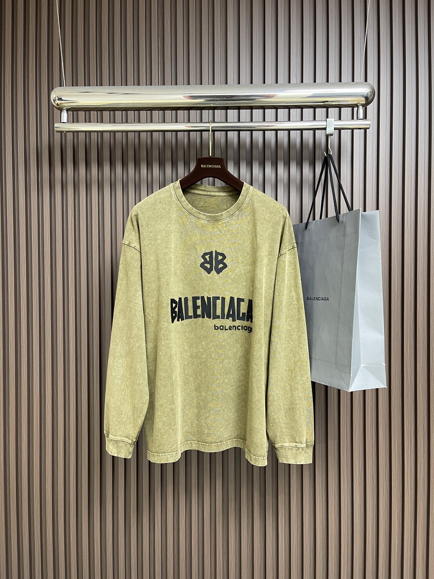 🛒🛒Balenciaga 2026SS早春新款洗水重工复古圆领长袖卫衣，男女同款，这款洗水卫衣选用柔软的