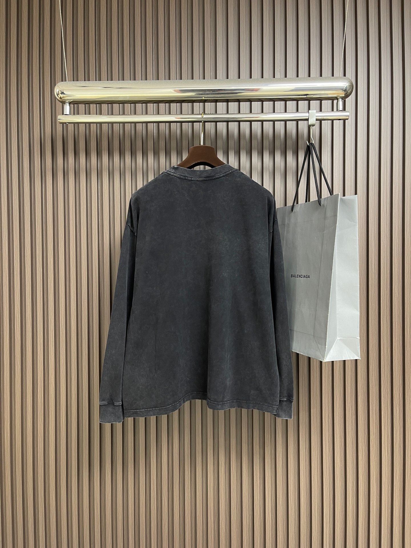 🛒🛒Balenciaga 2026SS早春新款洗水重工复古圆领长袖卫衣，男女同款，这款洗水卫衣选用柔软的