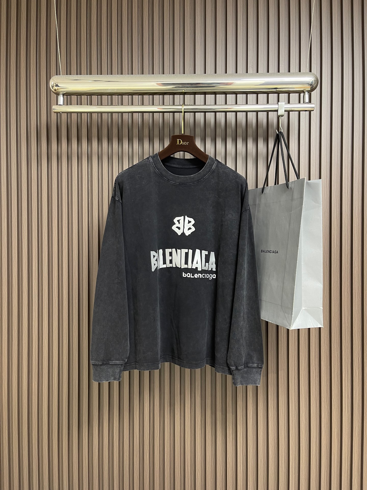 🛒🛒Balenciaga 2026SS早春新款洗水重工复古圆领长袖卫衣，男女同款，这款洗水卫衣选用柔软的