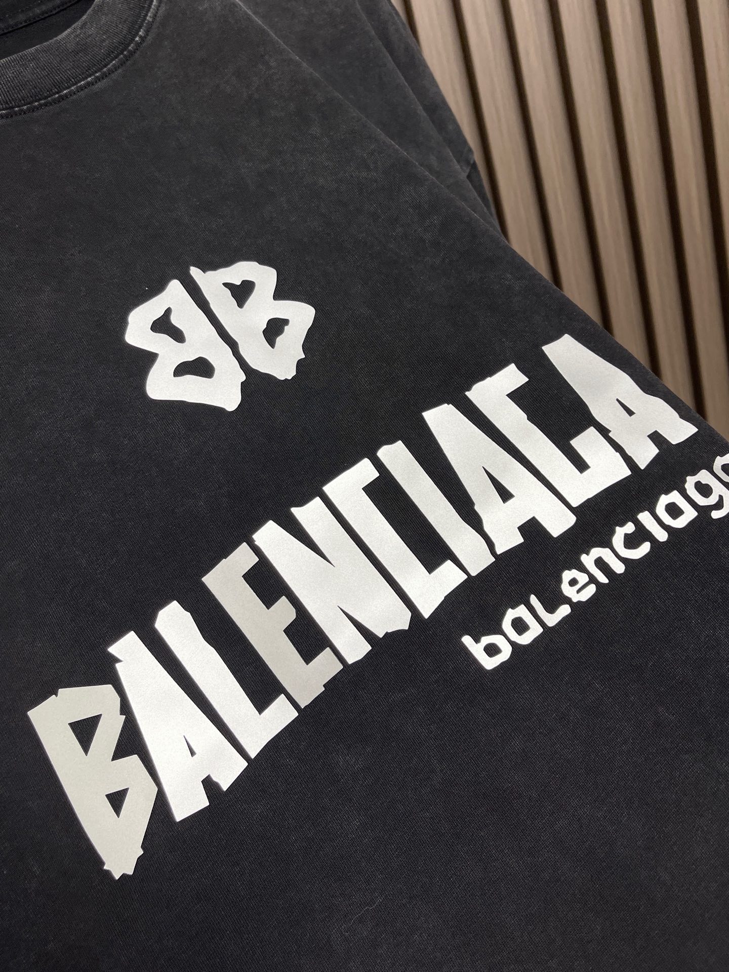 🛒🛒Balenciaga 2026SS早春新款洗水重工复古圆领长袖卫衣，男女同款，这款洗水卫衣选用柔软的