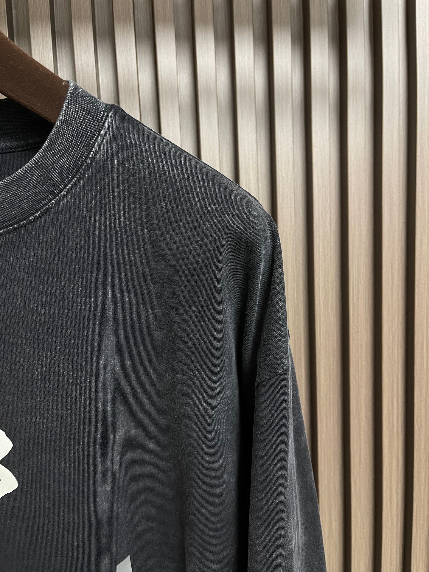 🛒🛒Balenciaga 2026SS早春新款洗水重工复古圆领长袖卫衣，男女同款，这款洗水卫衣选用柔软的