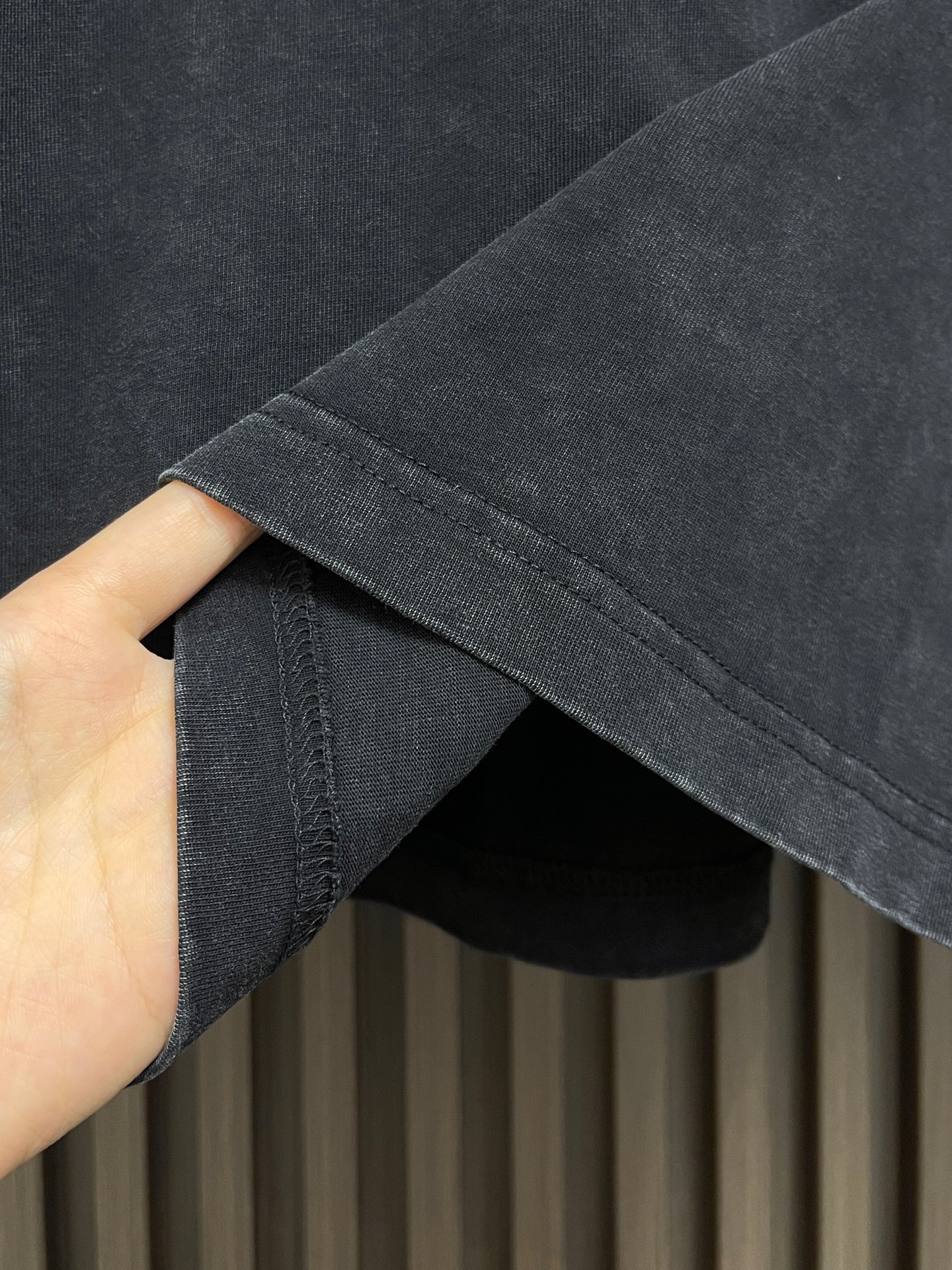 🛒🛒Balenciaga 2026SS早春新款洗水重工复古圆领长袖卫衣，男女同款，这款洗水卫衣选用柔软的