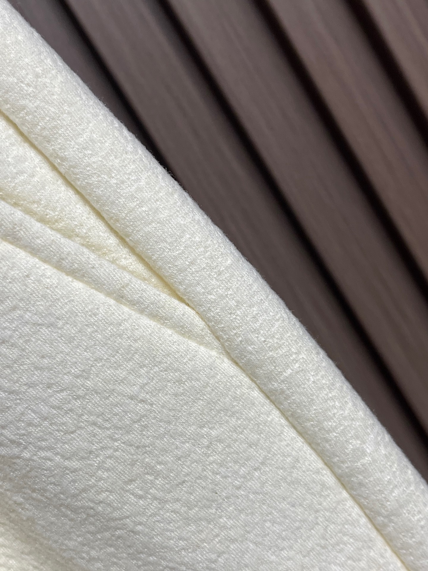 🛒🛒BV 这款白色泡芙阔腿裤，是意式奢潮与舒适穿着的完美结合。甄选软糯的泡芙质感面料，触之如云朵般蓬松亲