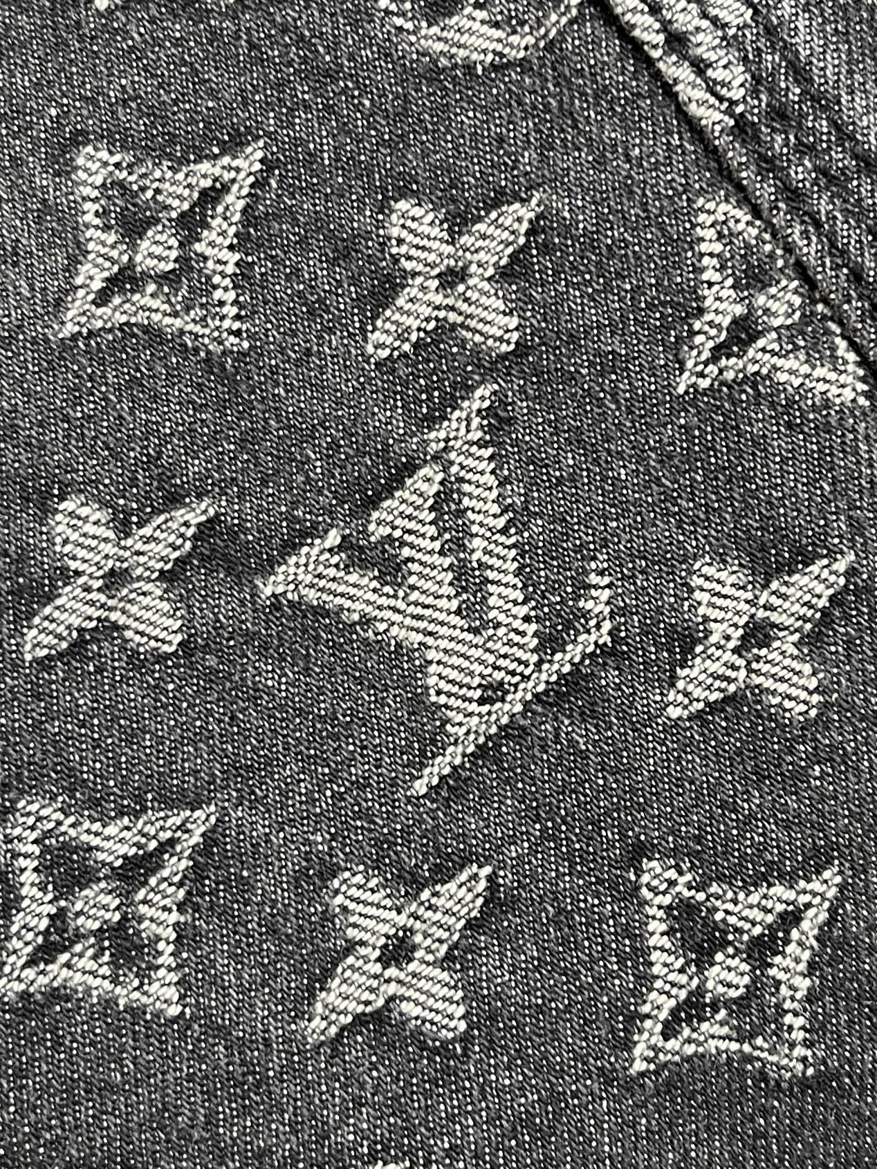 🛒🛒LV 限定破提花小红人刺绣牛仔裤，丹宁面料材质搭配提花工艺采用100％全棉、经典双面老花提花；由意大