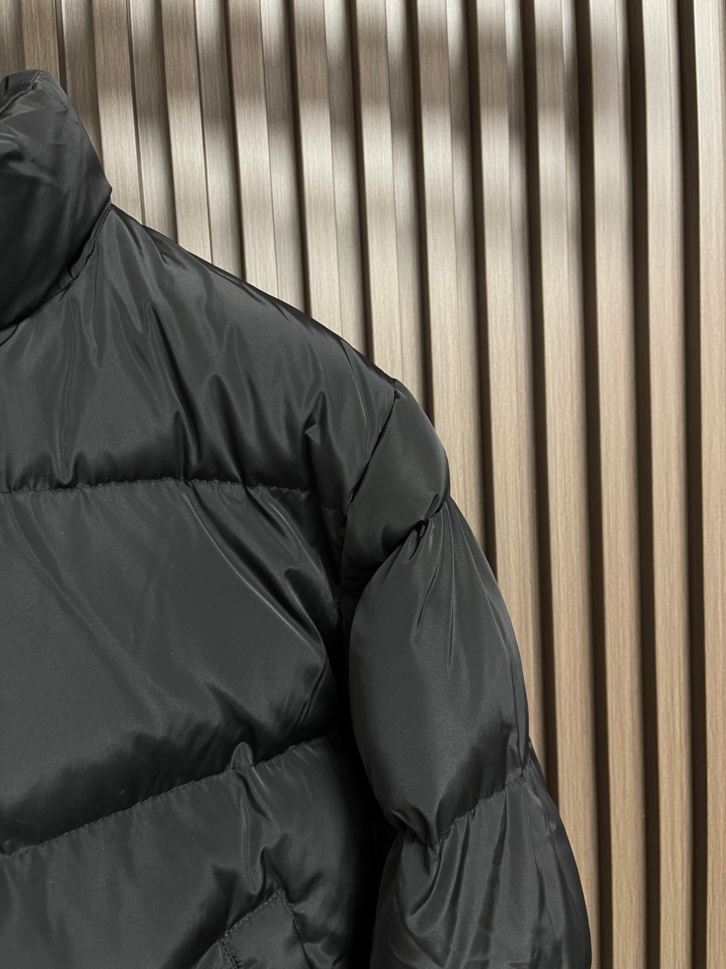 🛒🛒Balenciaga 巴黎世家 后领字母刺绣棉服外套，定制高密锦纶柔光绸 细腻滑爽 舒适贴肤 以经典